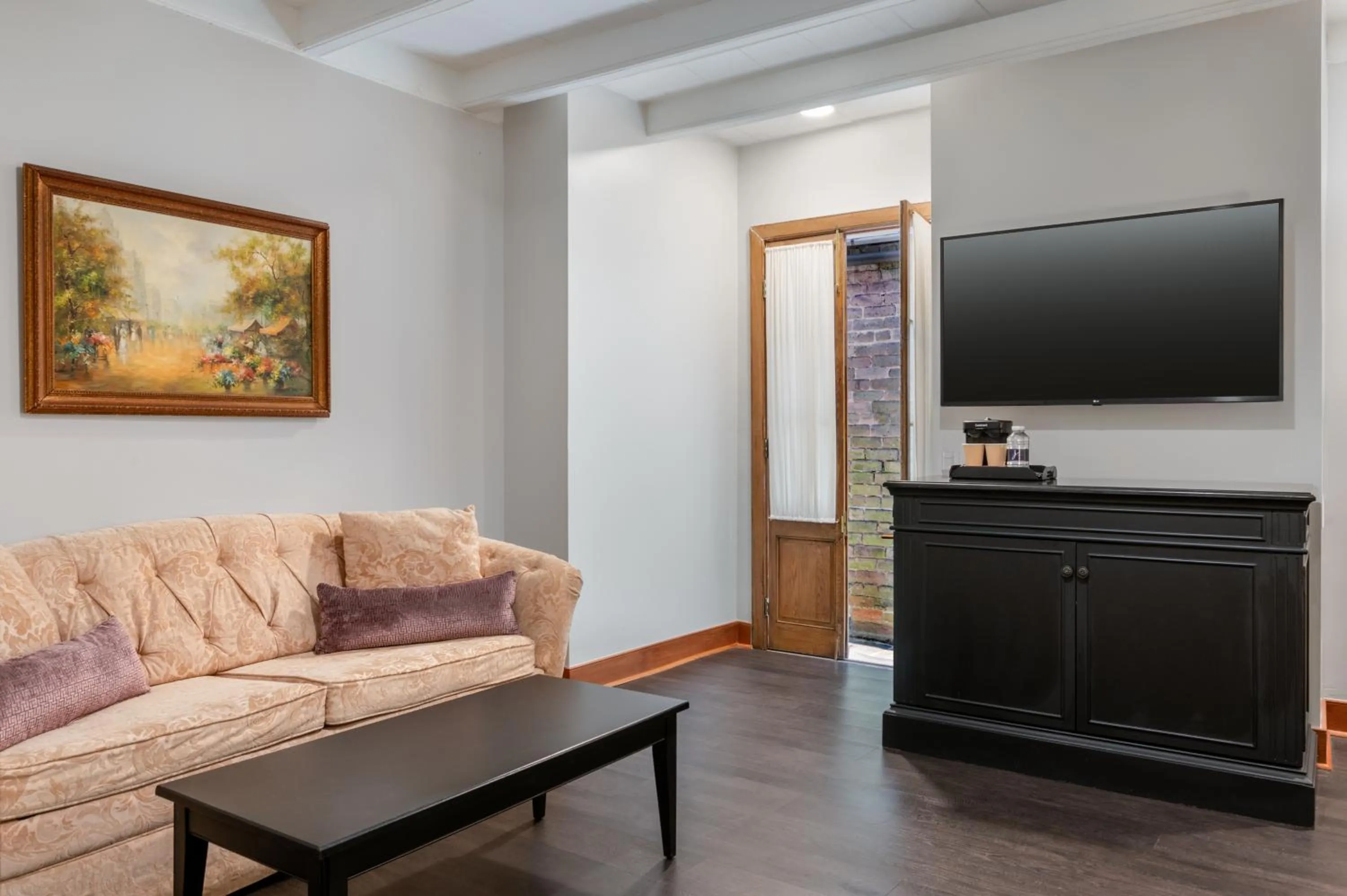 TV and multimedia in Chateau Hotel