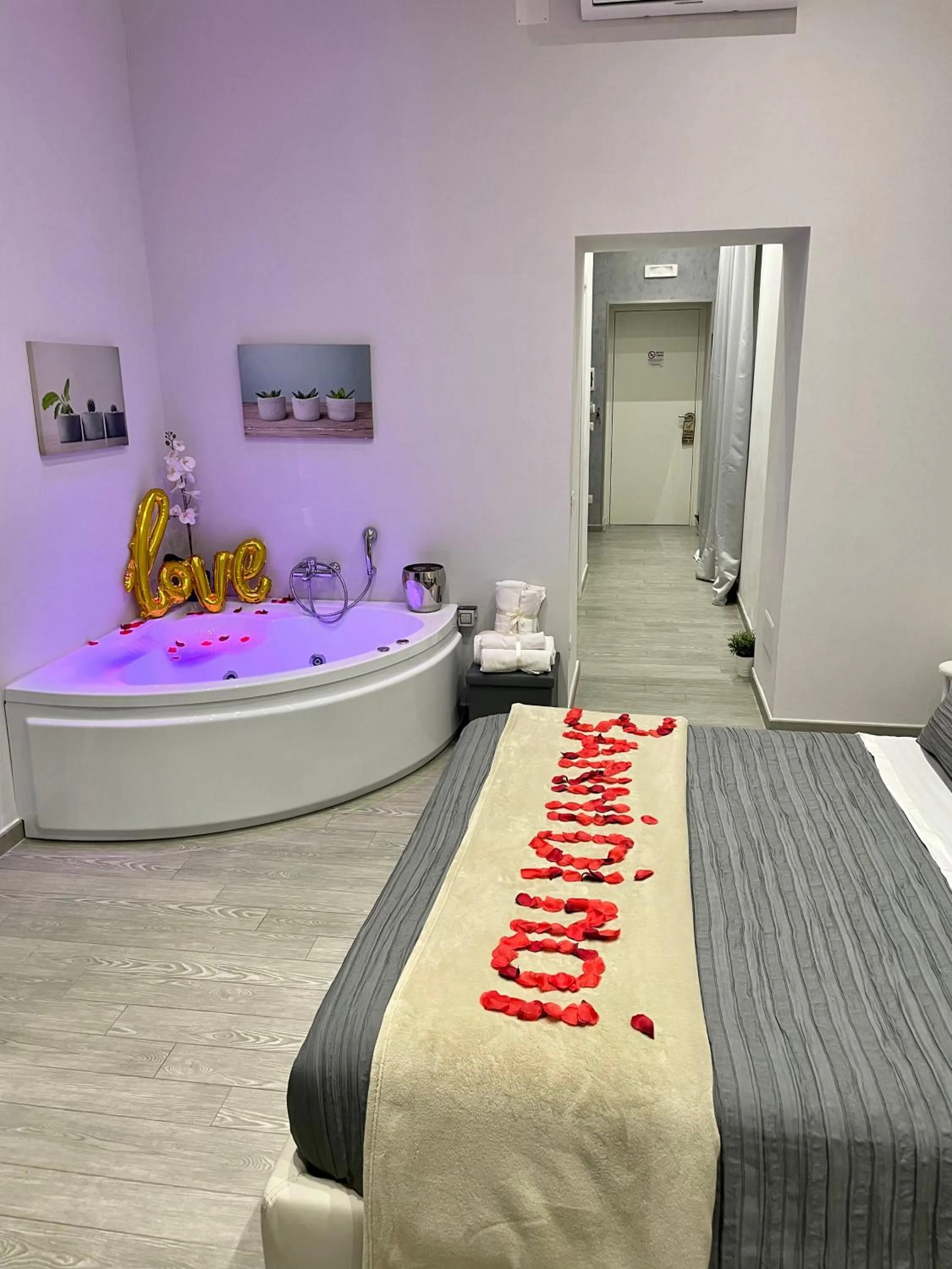 Hot Tub, Bed in BeBaSu