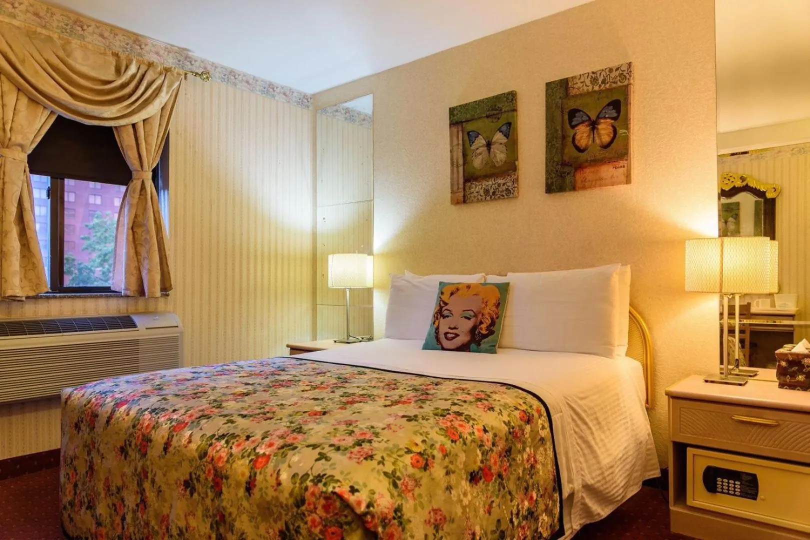 Bed in Flushing Central Hotel 88