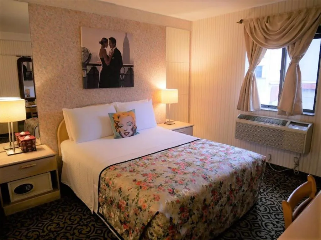 Bed in Flushing Central Hotel 88