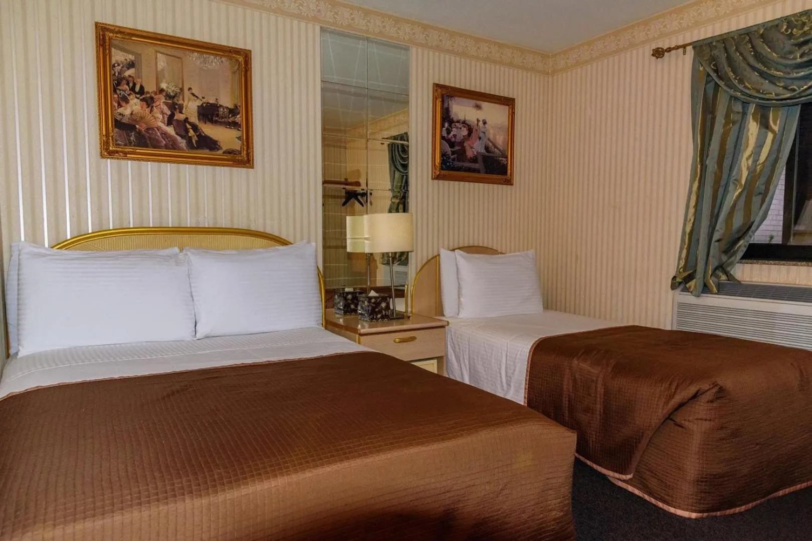 Bed in Flushing Central Hotel 88