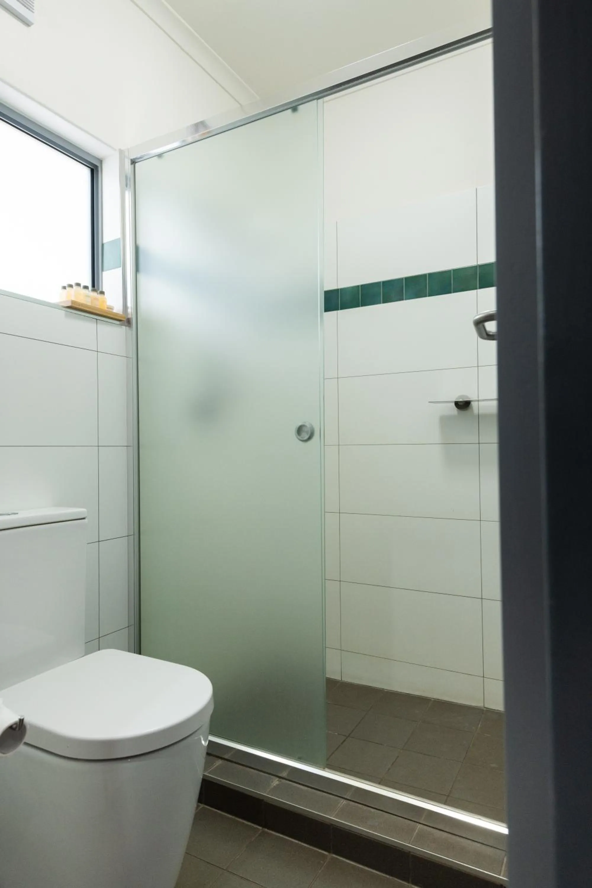 Bathroom in Safari Lodge Motel