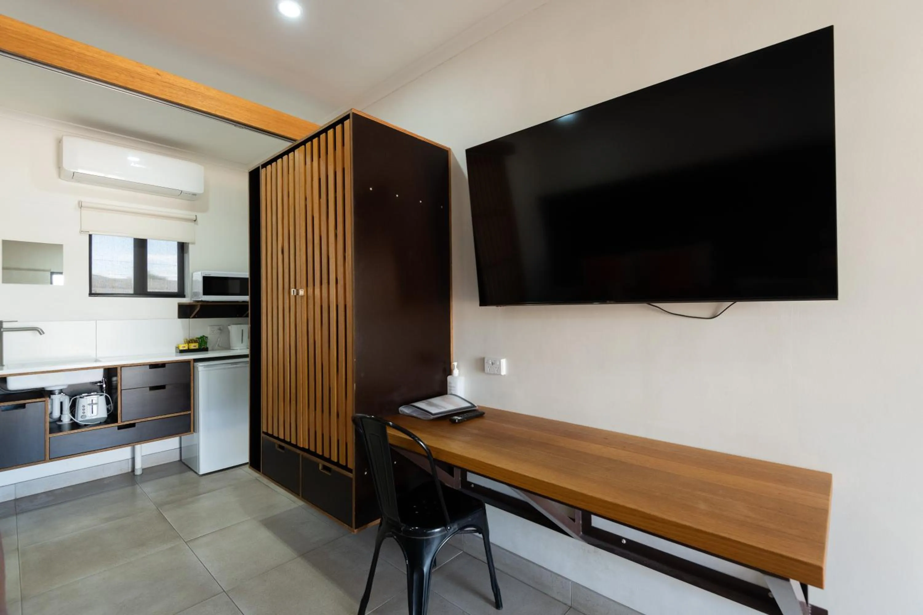 Entertainment in Safari Lodge Motel