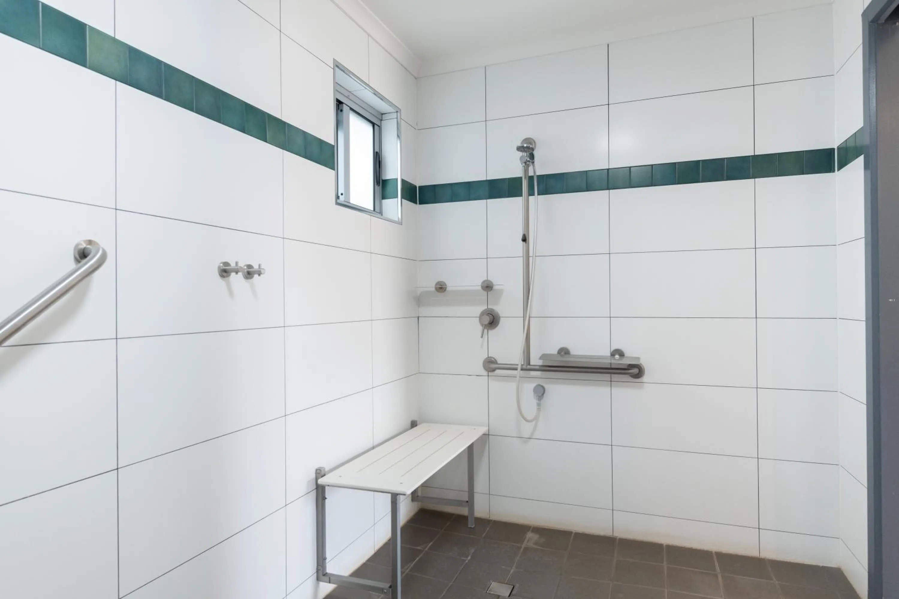 Bathroom in Safari Lodge Motel