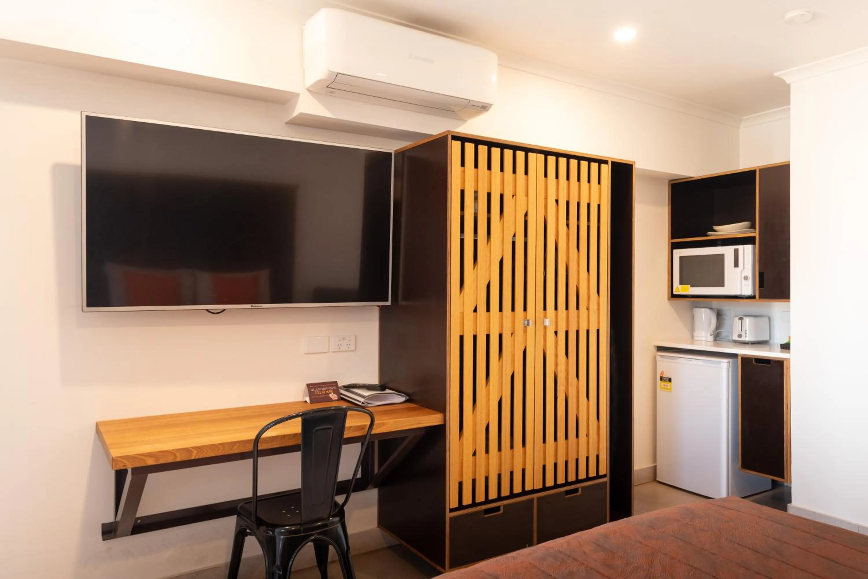 TV and multimedia in Safari Lodge Motel