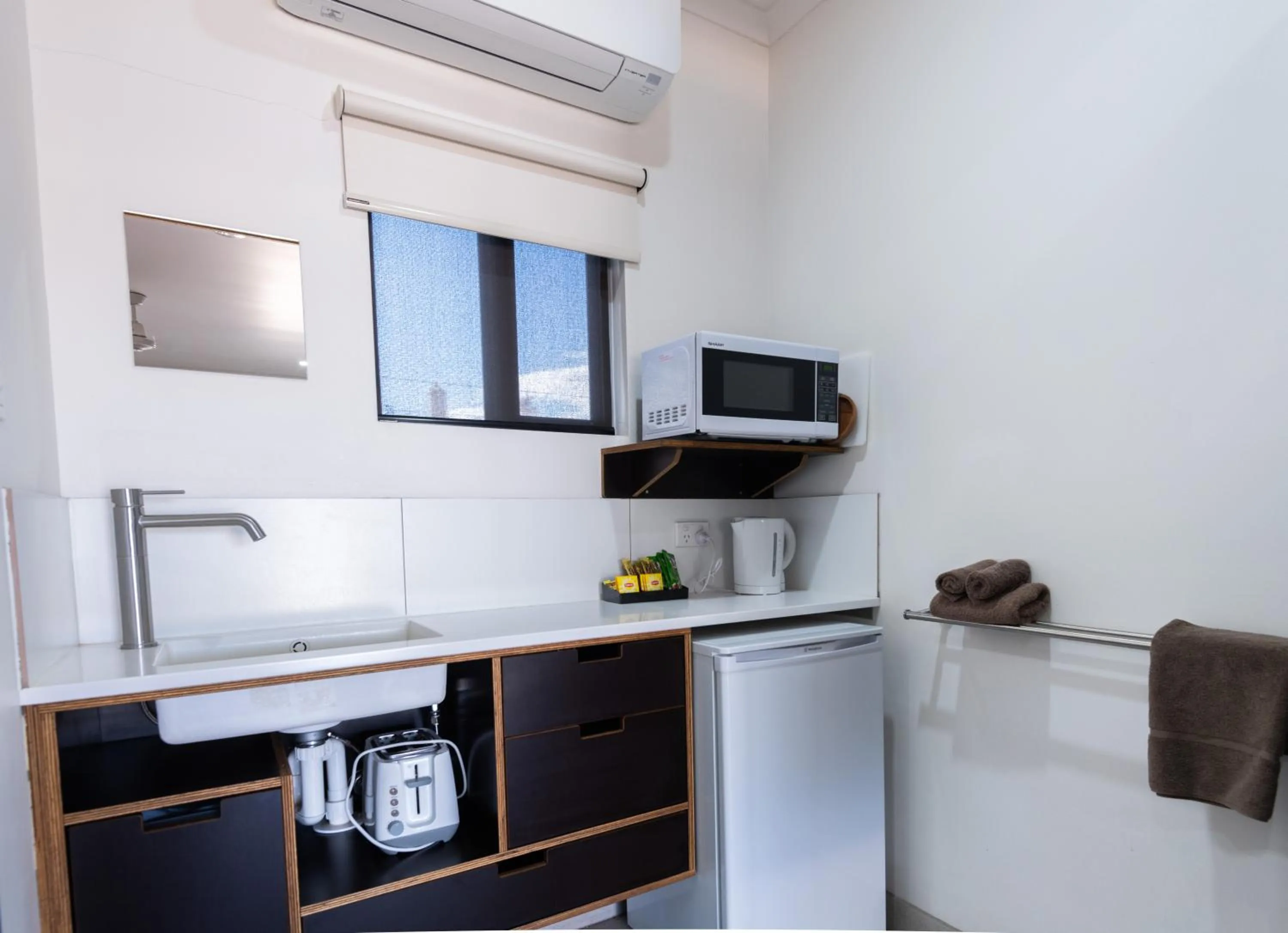 Kitchen or kitchenette in Safari Lodge Motel