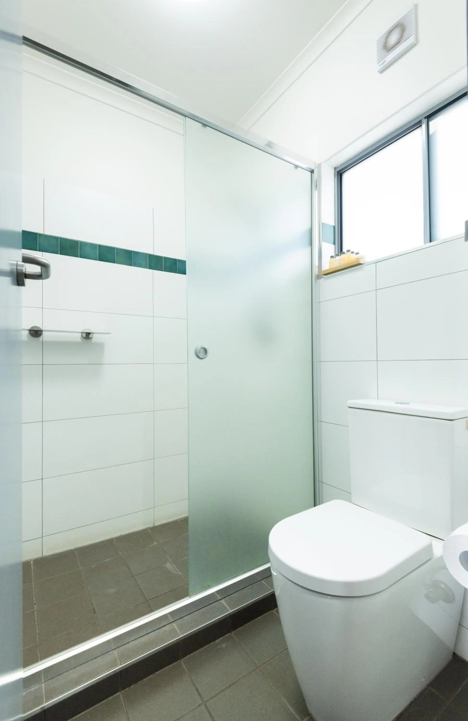 Shower in Safari Lodge Motel