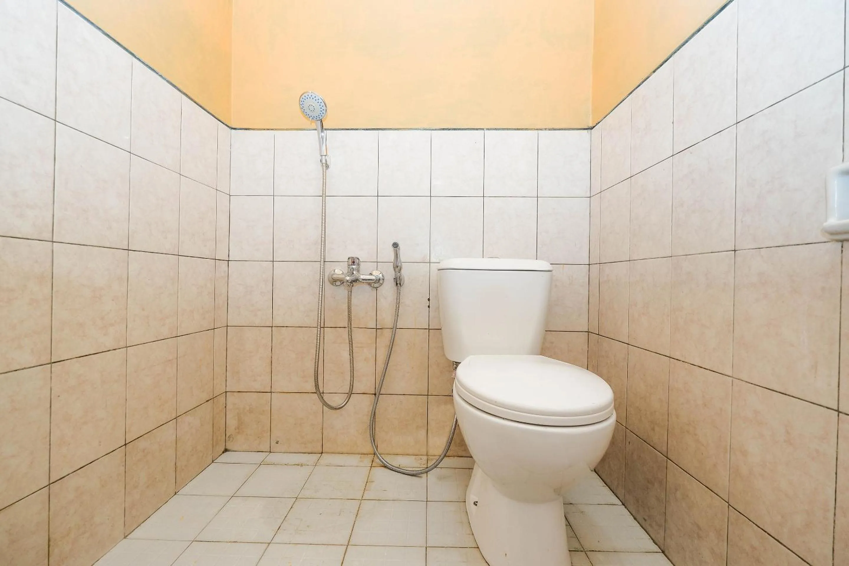 Bathroom in SUPER OYO Capital O 1808 New Bandungan Indah