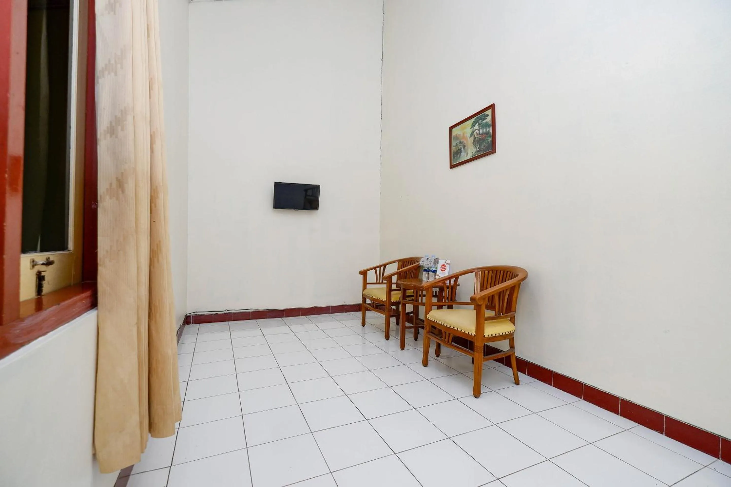 Seating area, Dining Area in SUPER OYO Capital O 1808 New Bandungan Indah