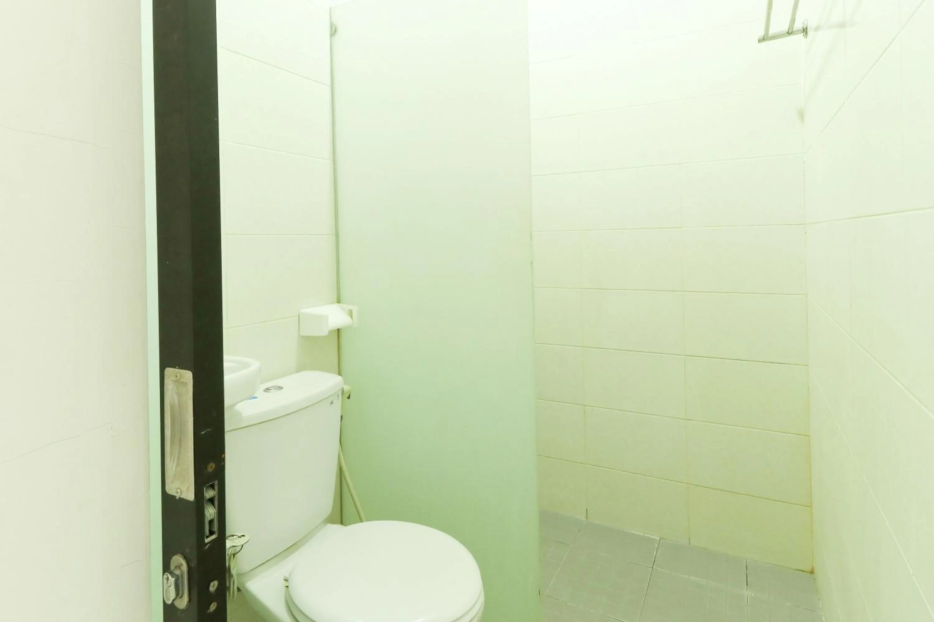 Bathroom in The Legian Mas Beach Inn