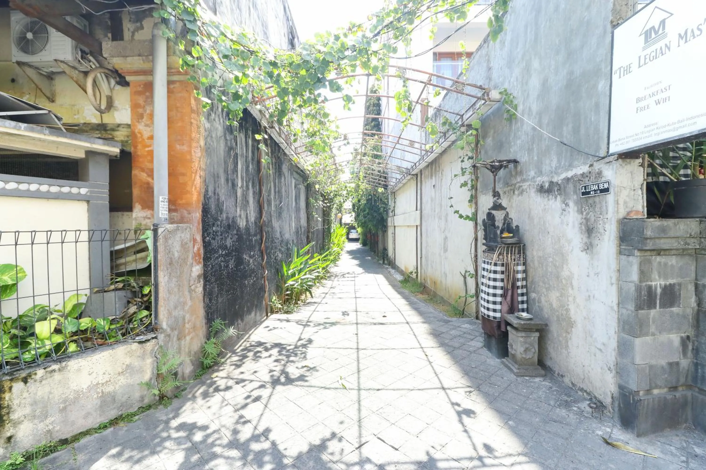 Patio in The Legian Mas Beach Inn