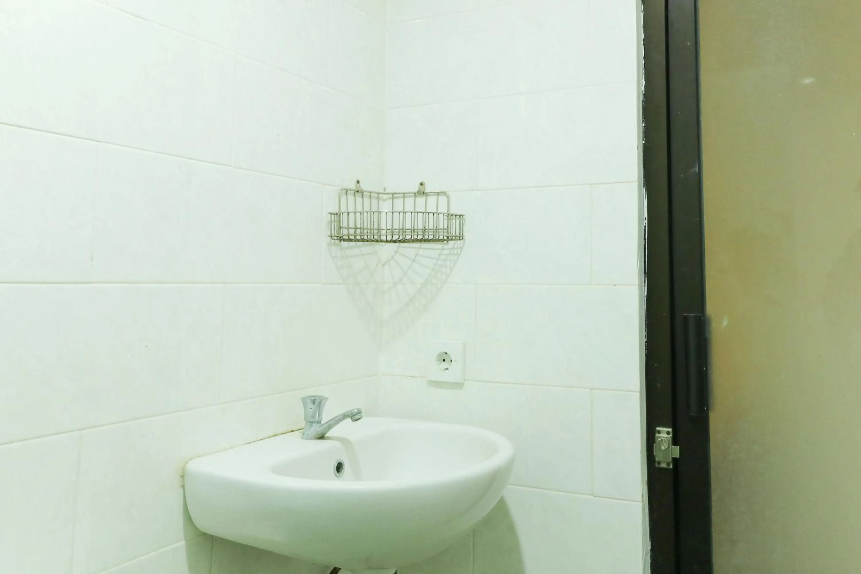 Shower in The Legian Mas Beach Inn