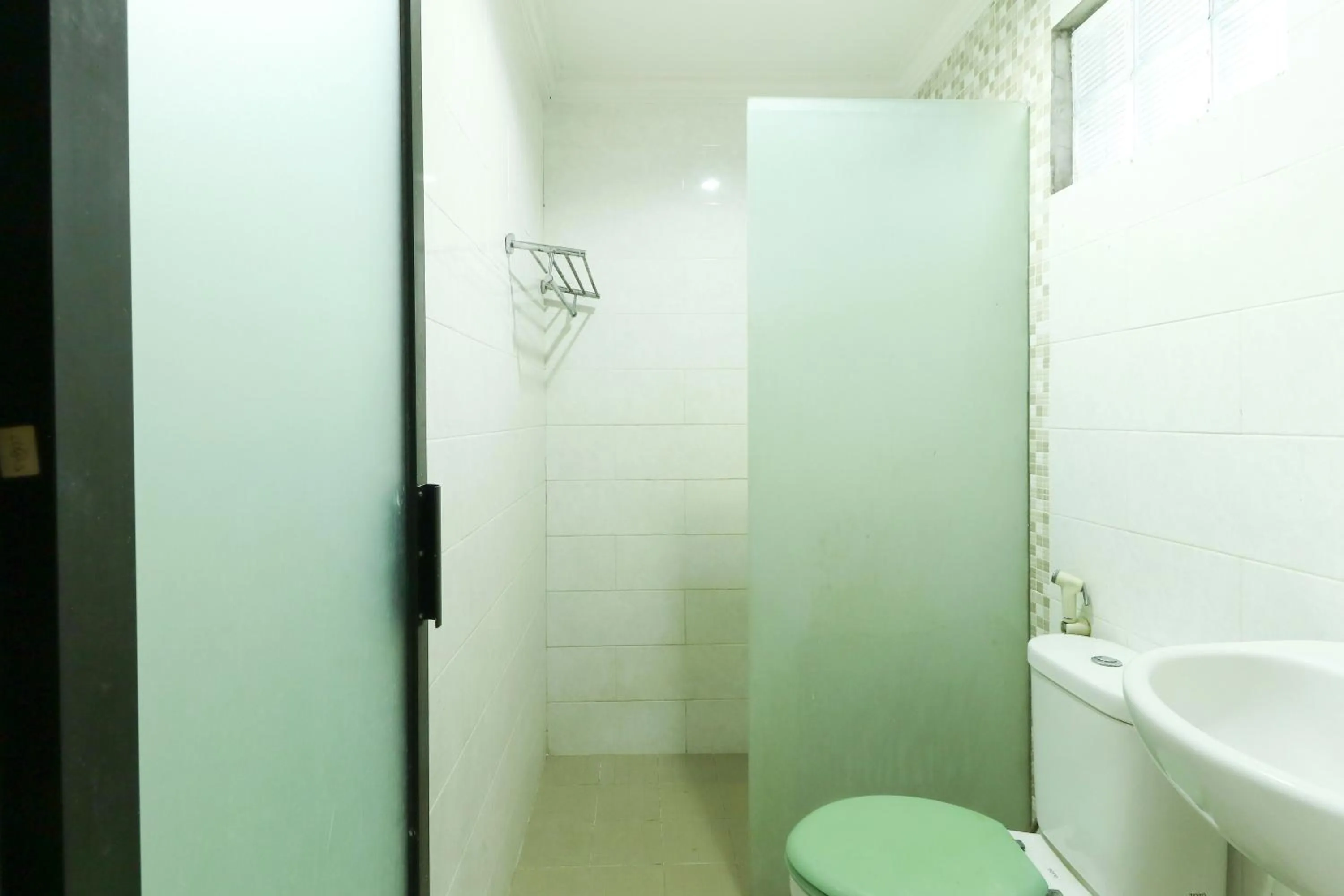 Shower in The Legian Mas Beach Inn