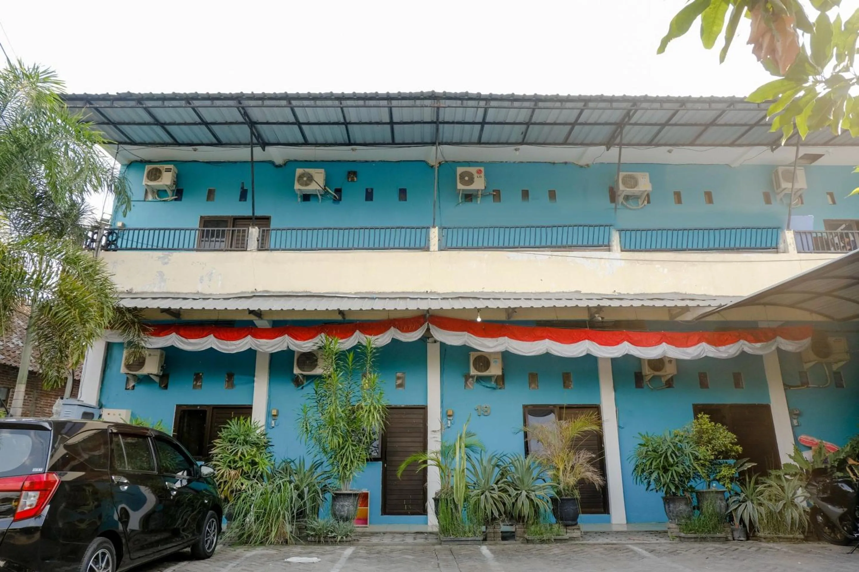 Facade/entrance in OYO 1784 Hj. Aniek Residence