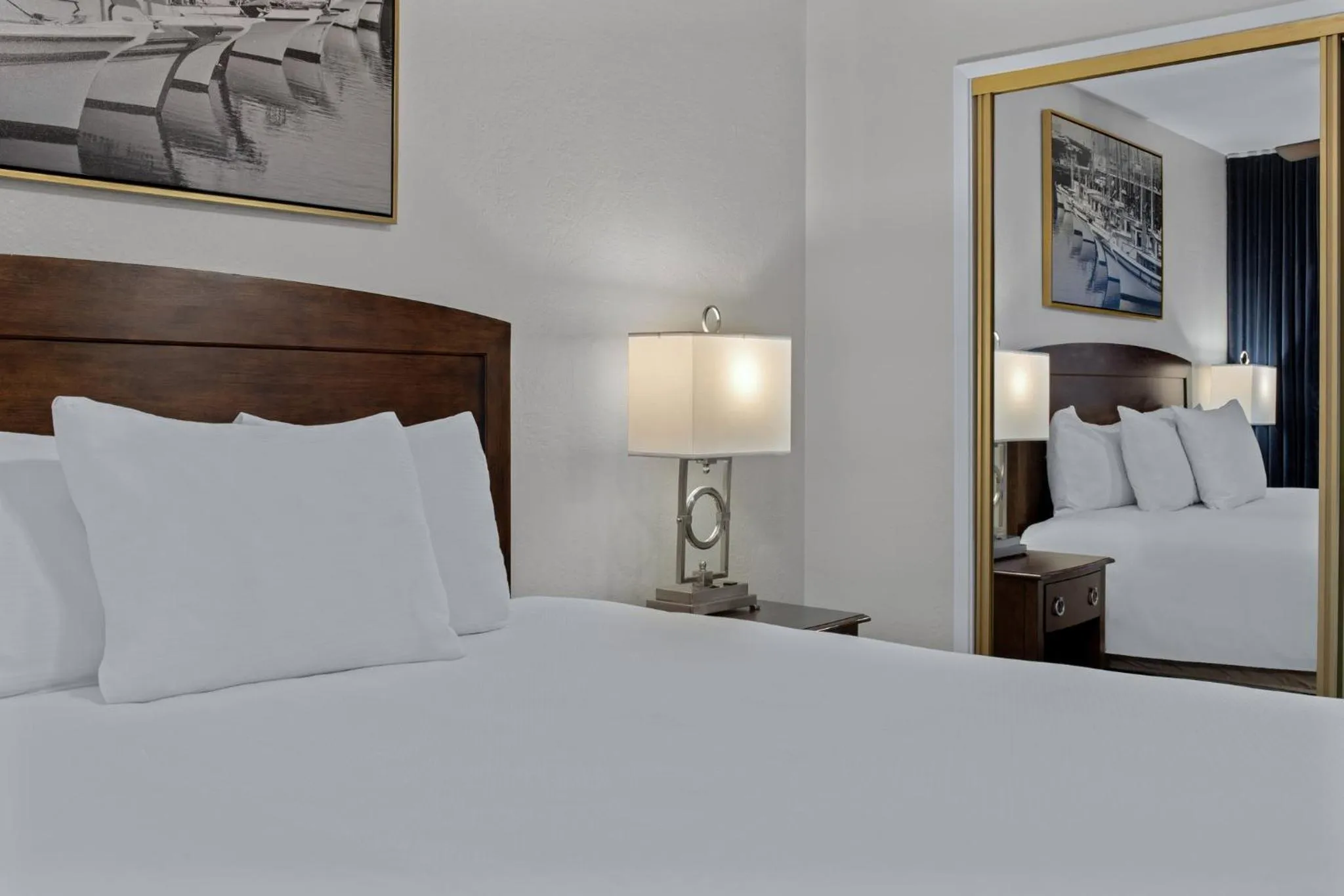 Bedroom, Bed in The Suites at Fisherman's Wharf