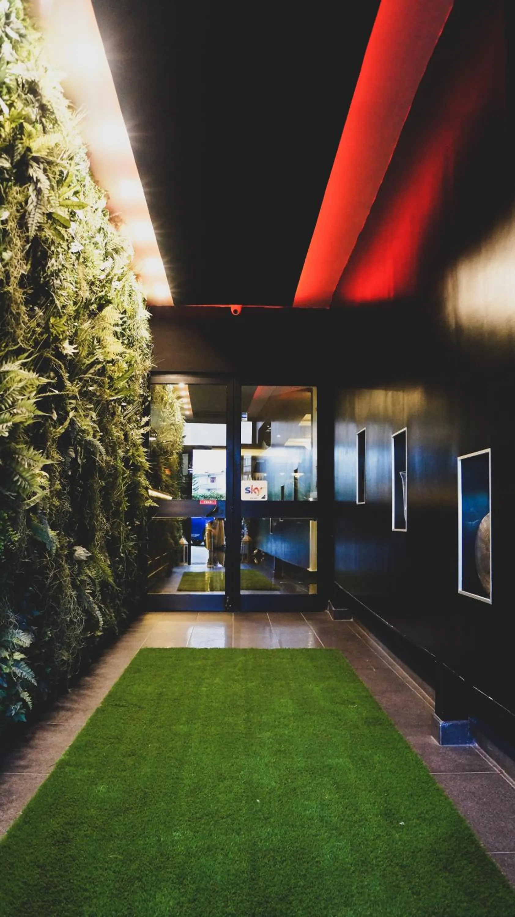 Facade/entrance in Meeting Hotel