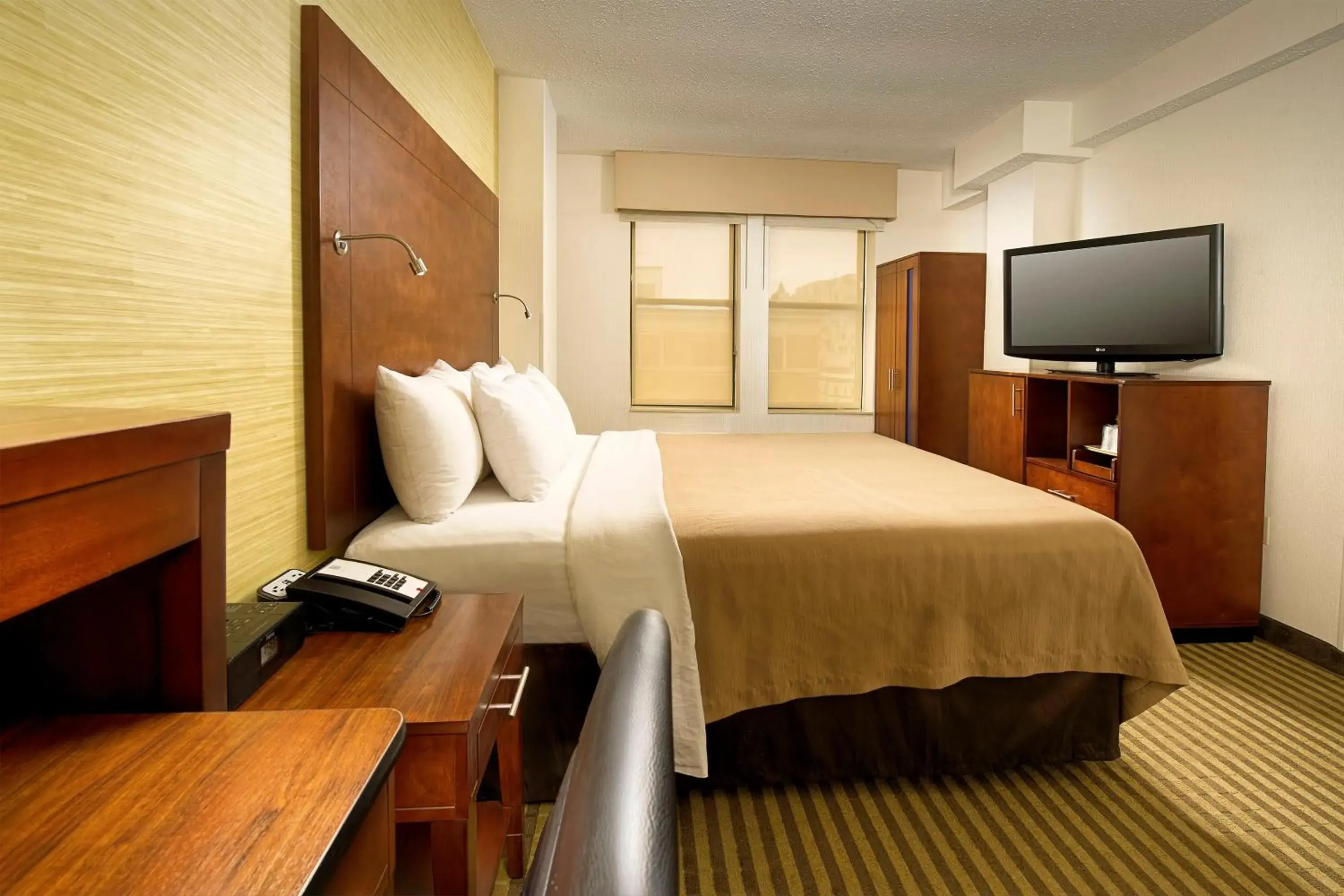 Bedroom, Bed in Comfort Inn Downtown DC-Convention Center Bedroom, Bed in Comfort Inn Downtown DC-Convention Center