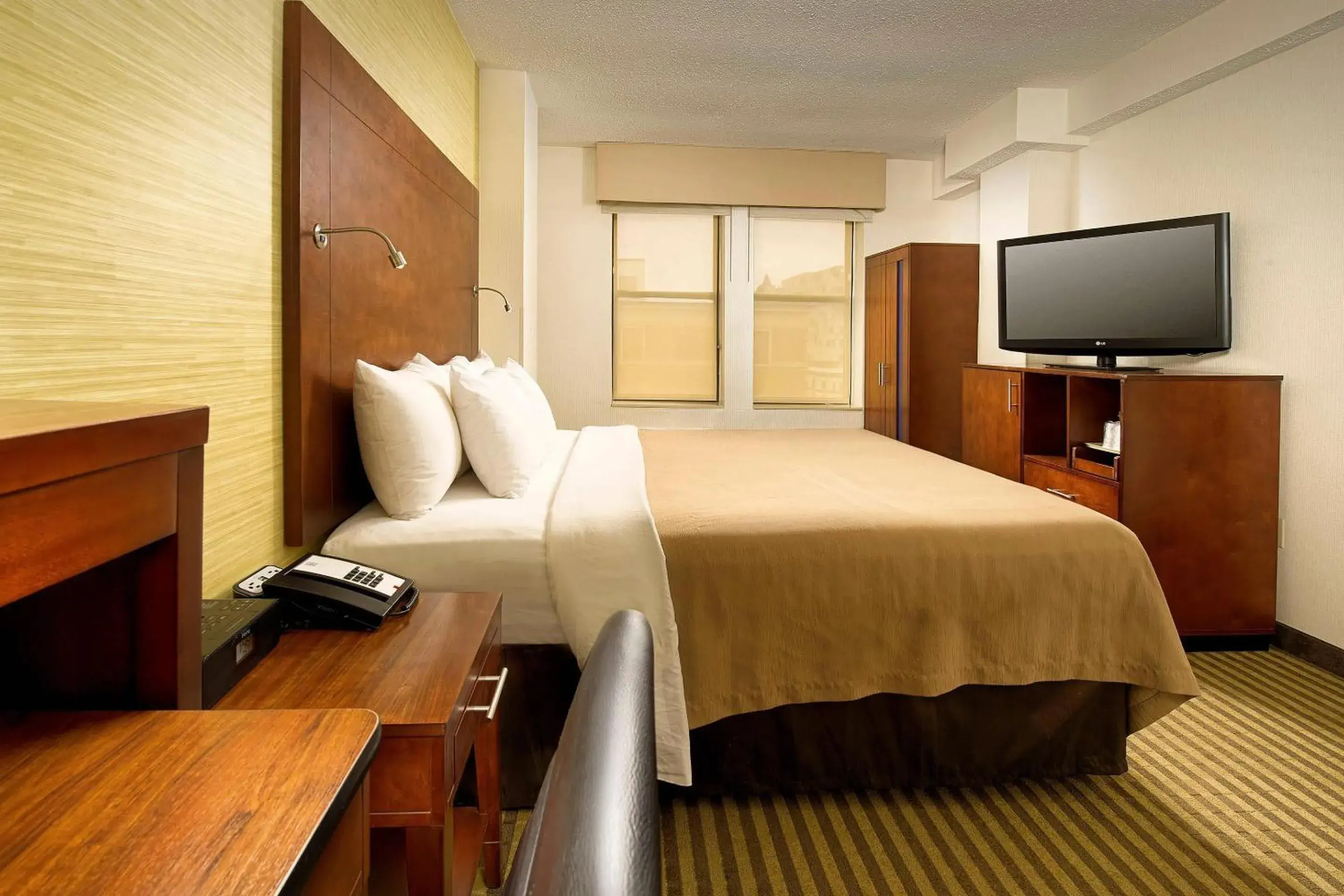 Bedroom, Bed in Comfort Inn Downtown DC-Convention Center Bedroom, Bed in Comfort Inn Downtown DC-Convention Center