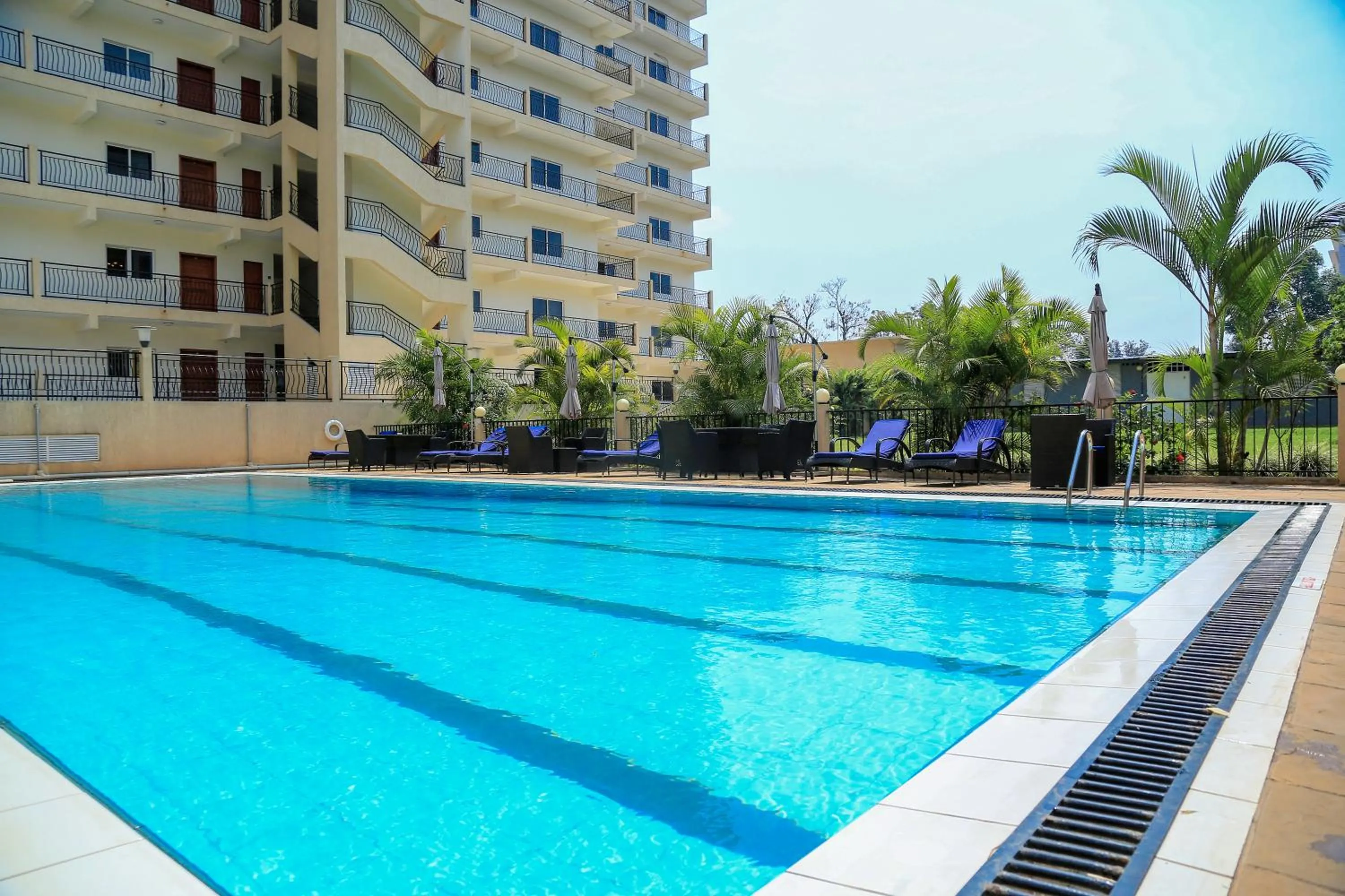 Swimming pool in Executive Suites