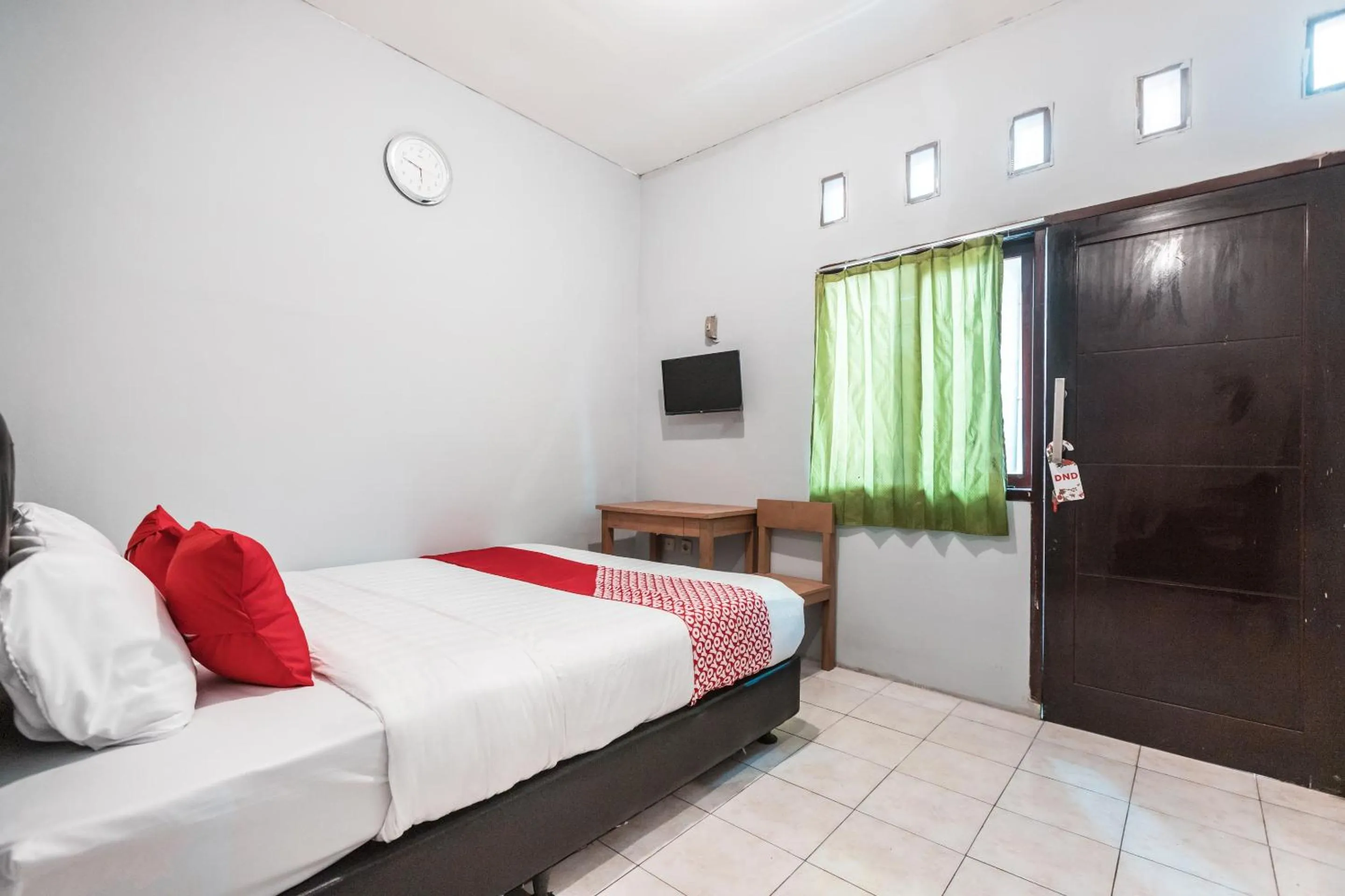 Bedroom, Bed in OYO Living 1756 Amira Guest House