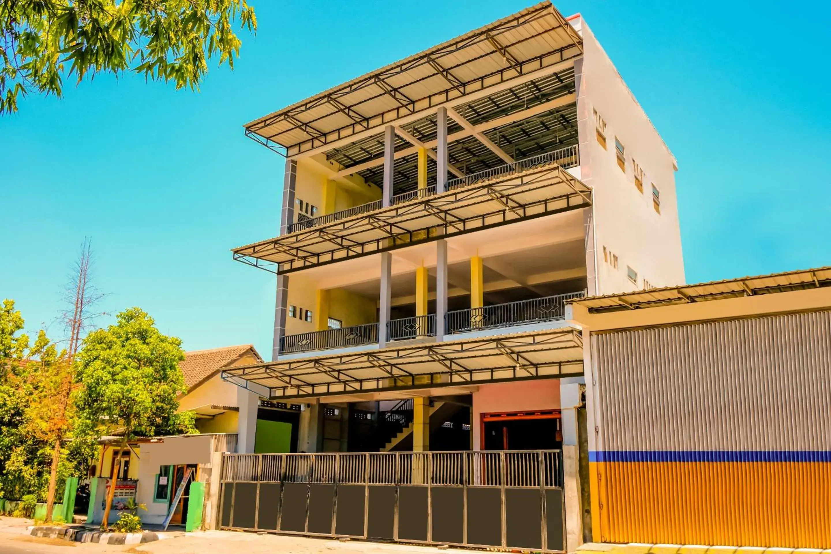 Facade/entrance in Hotel O Family Residence Syariah Facade/entrance in Hotel O Family Residence Syariah