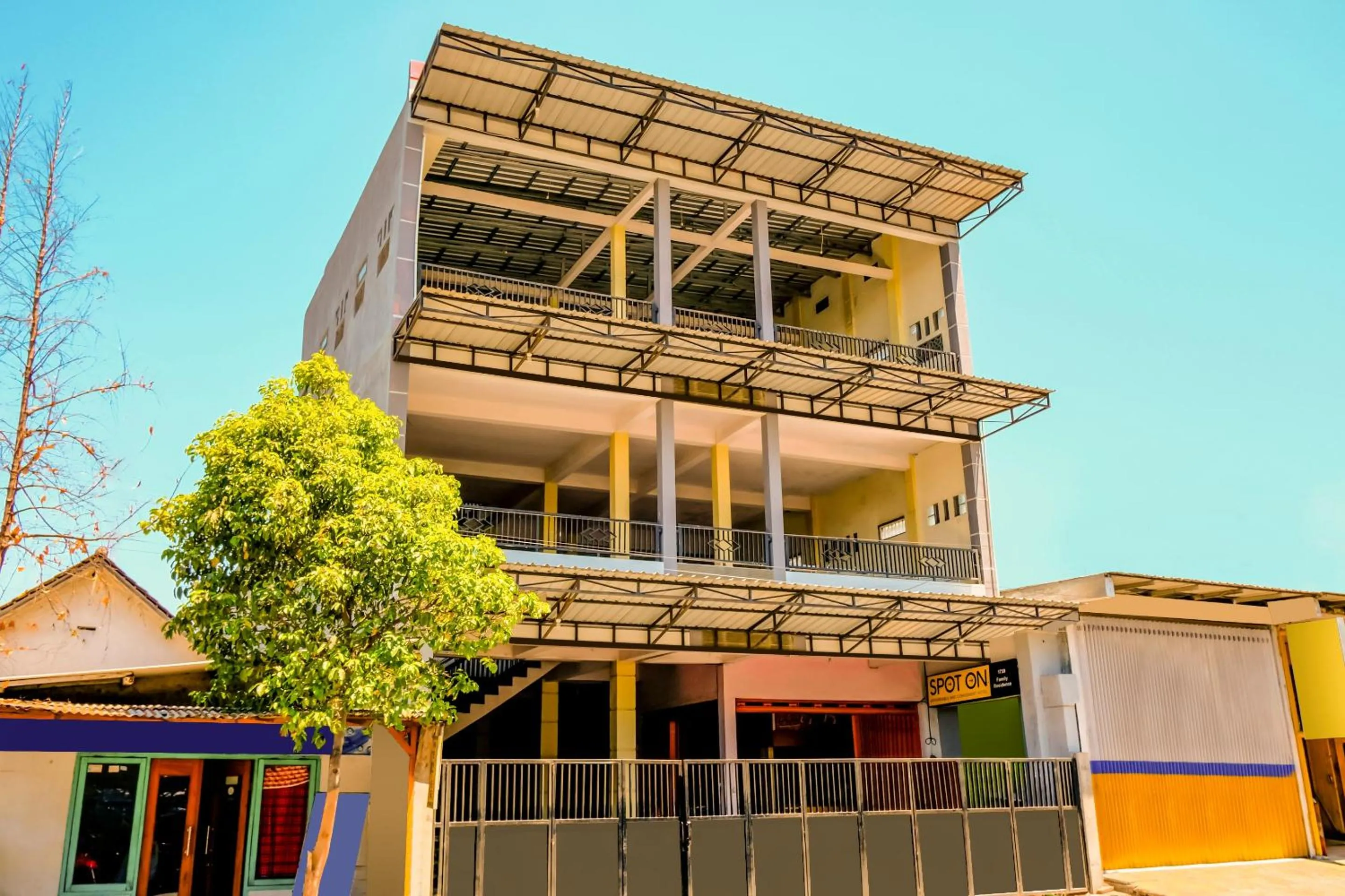 Facade/entrance in Hotel O Family Residence Syariah