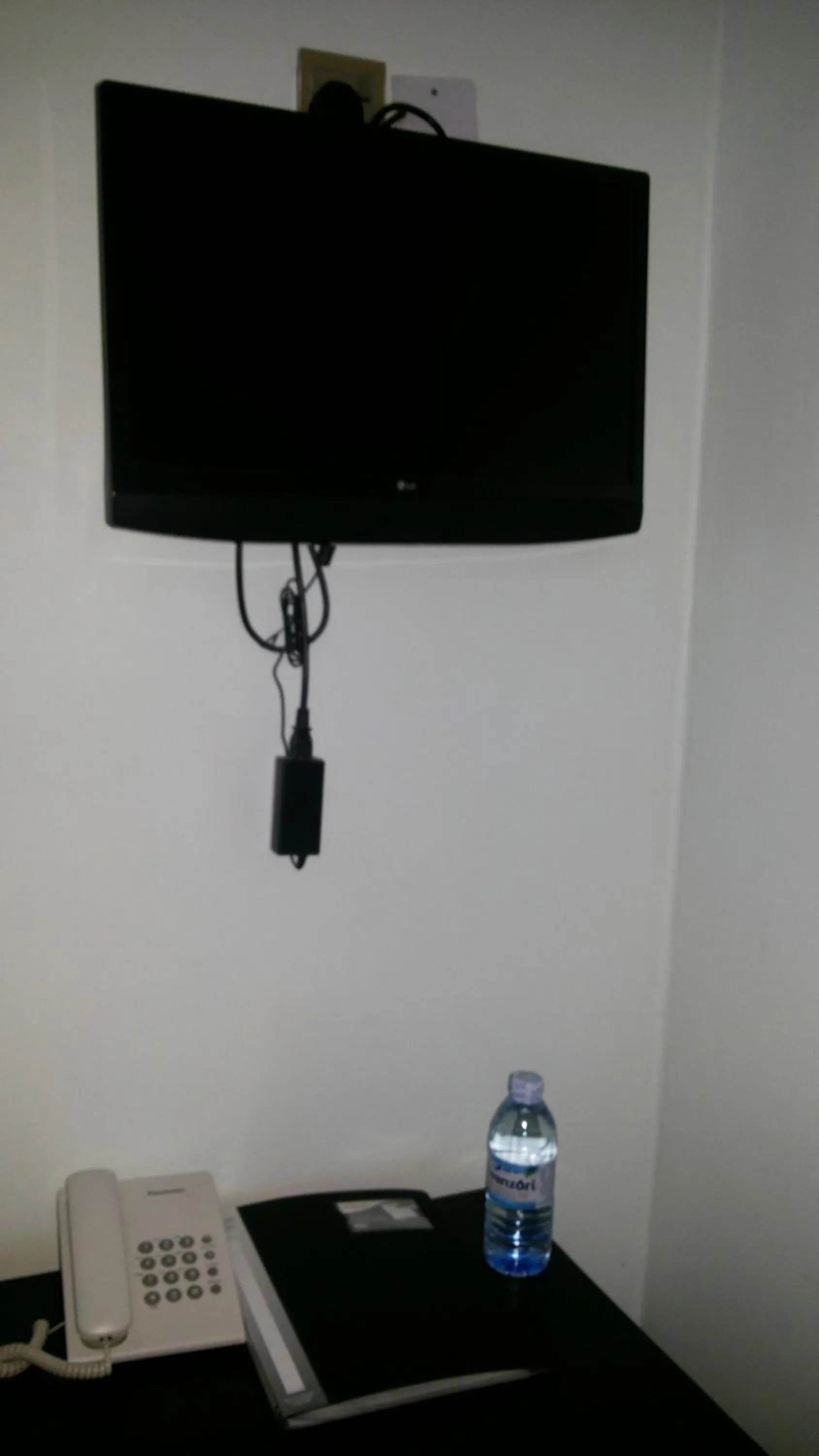 TV and multimedia in The Pearl Inn