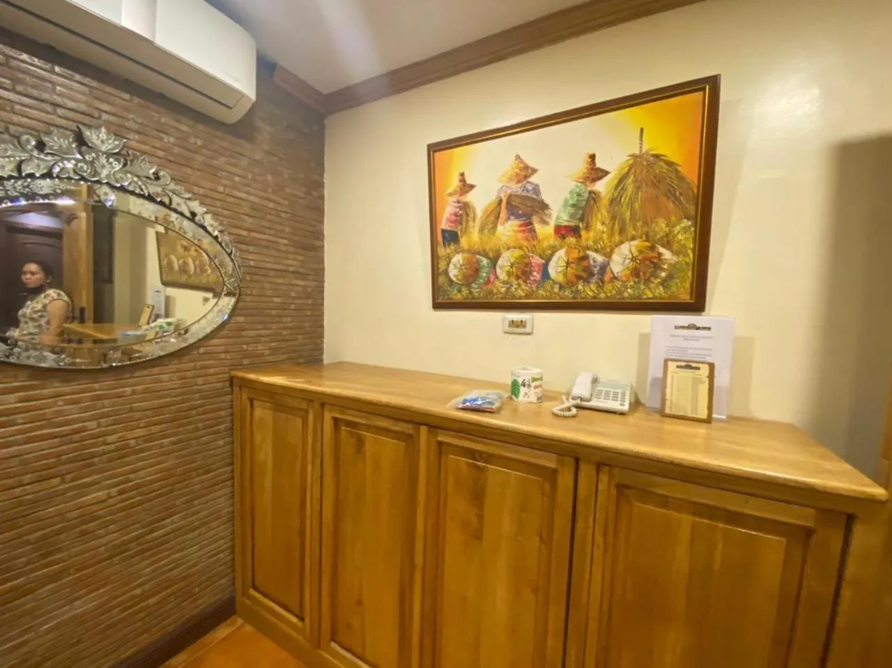 Living room, TV/Entertainment Center in OYO 797 Brickwood Suites