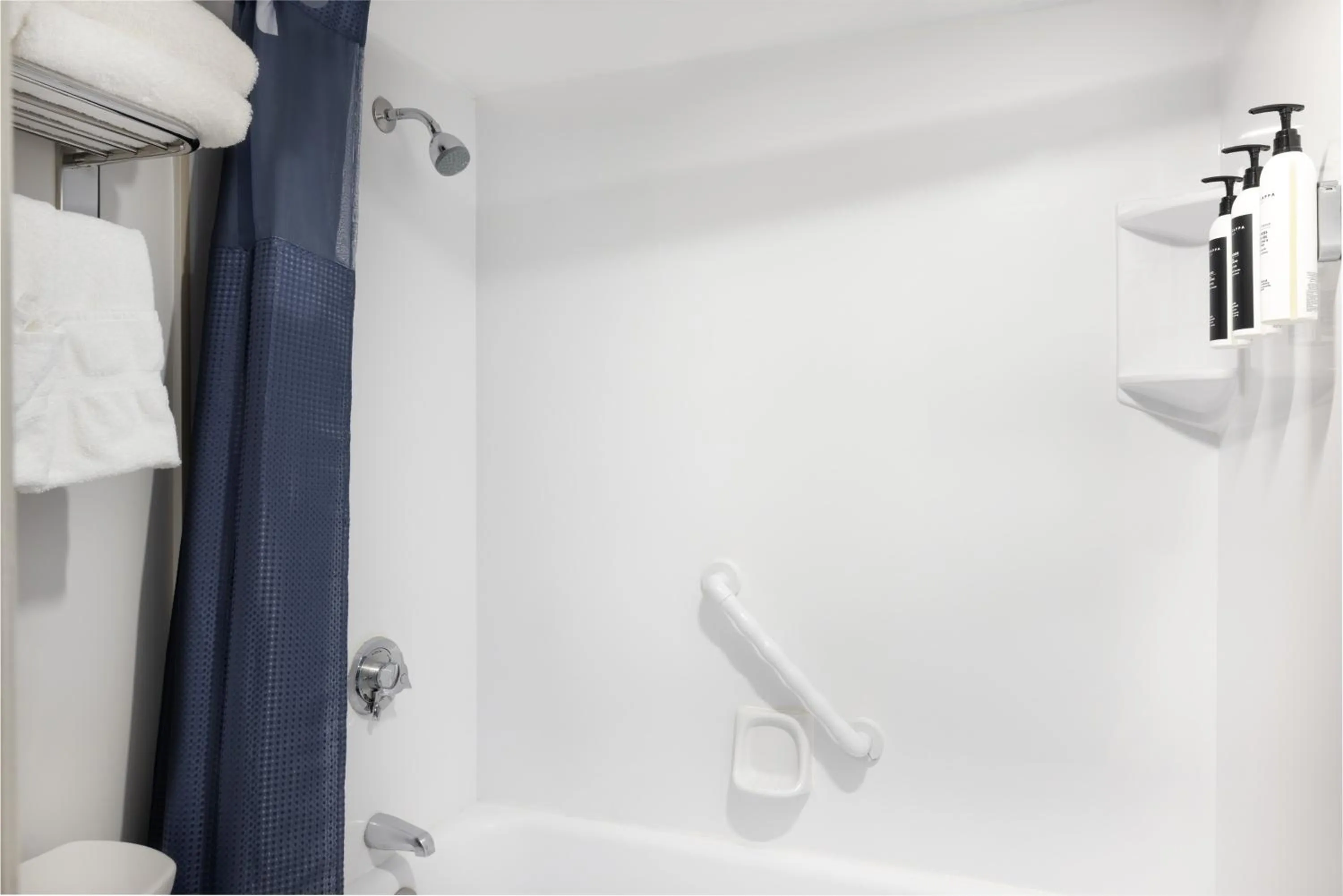 Shower in Midtown Hotel