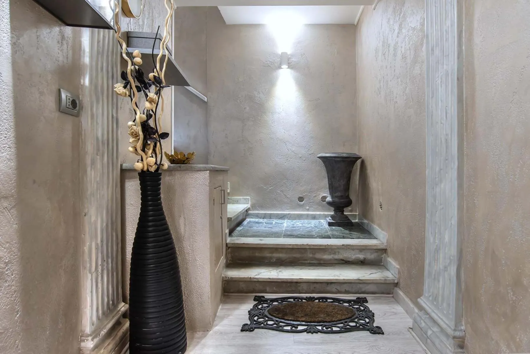 Lobby or reception, Bed in Black And White Suite