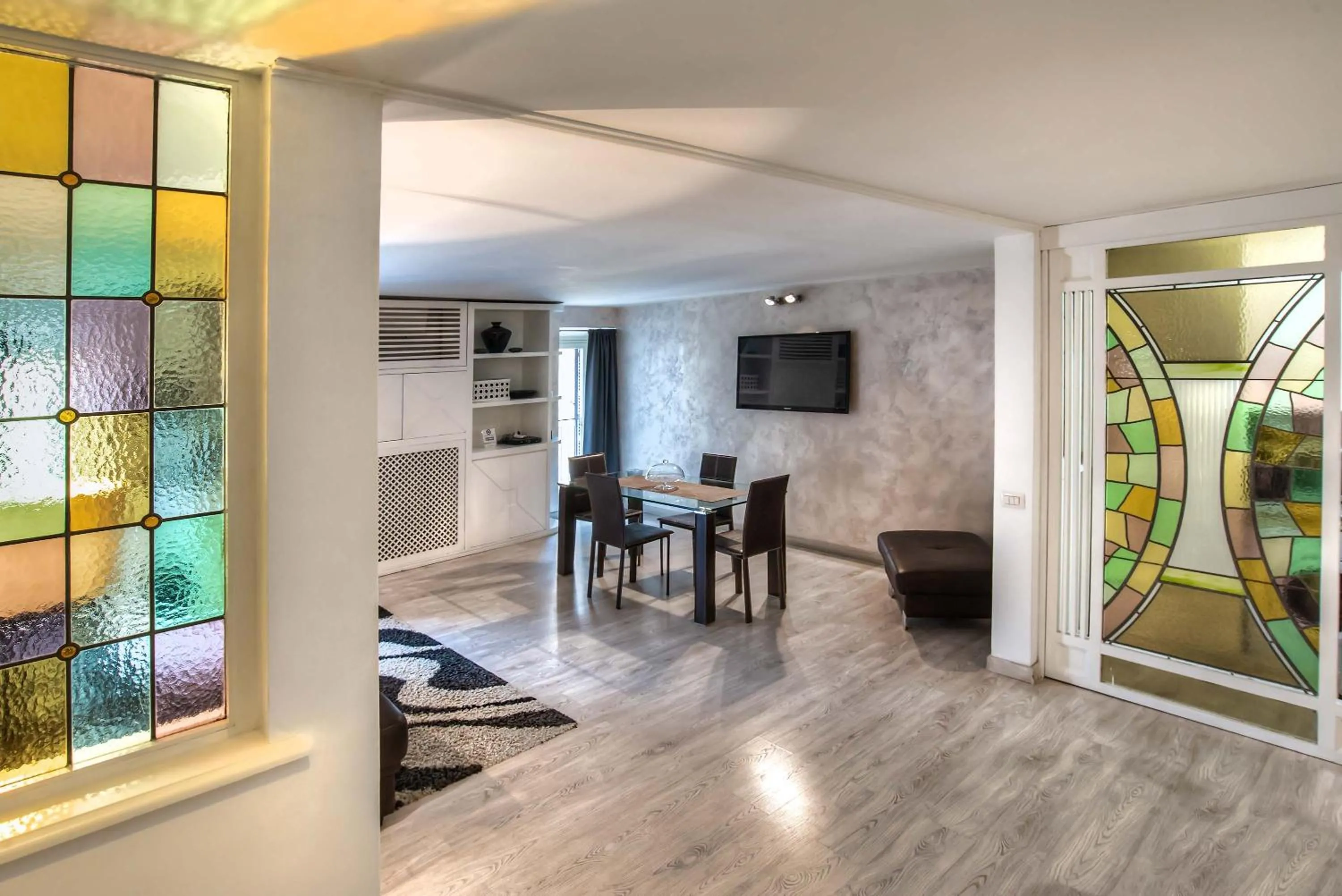 Living room in Black And White Suite