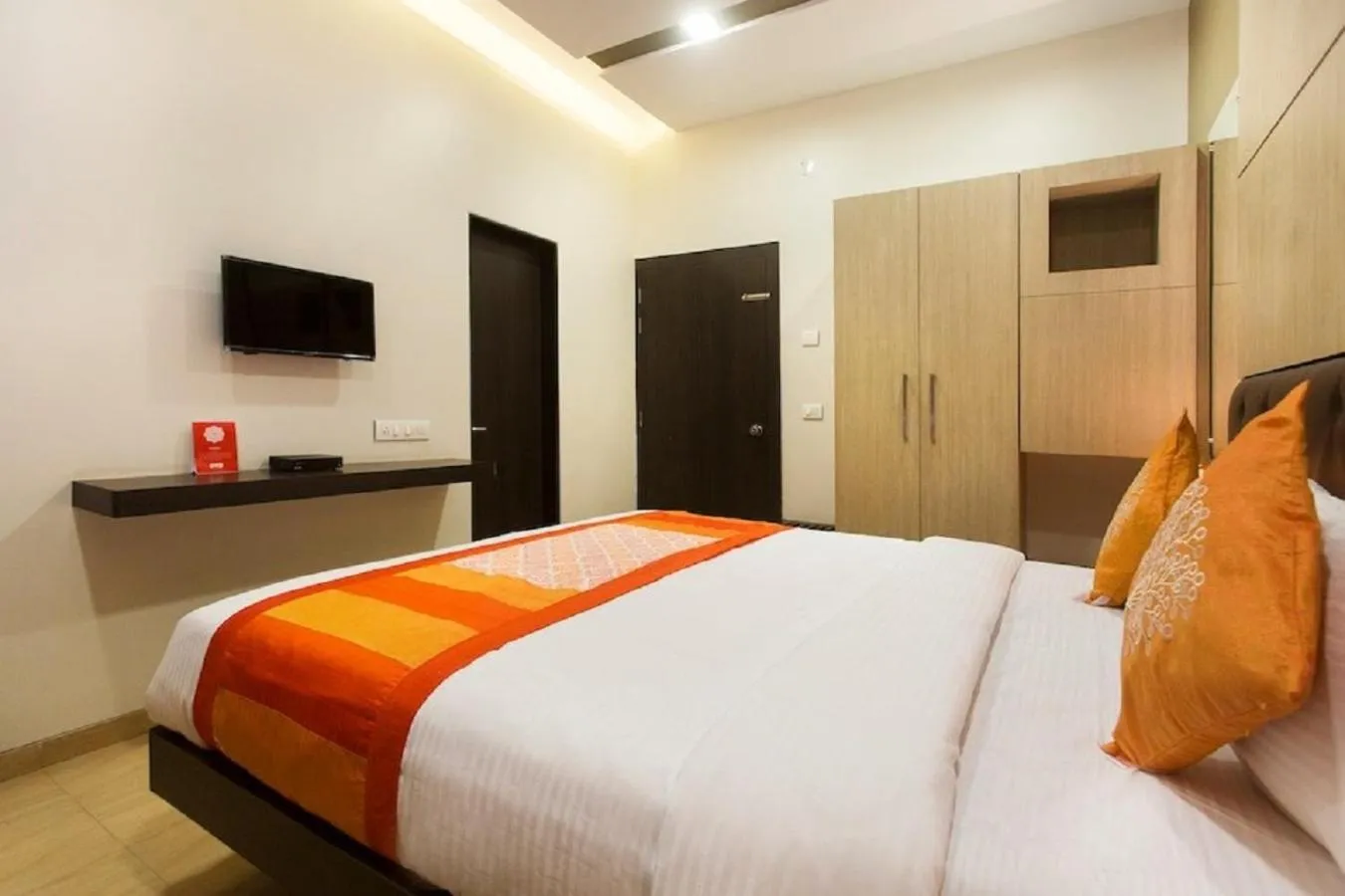 Photo of the whole room, Bed in Dean Villa