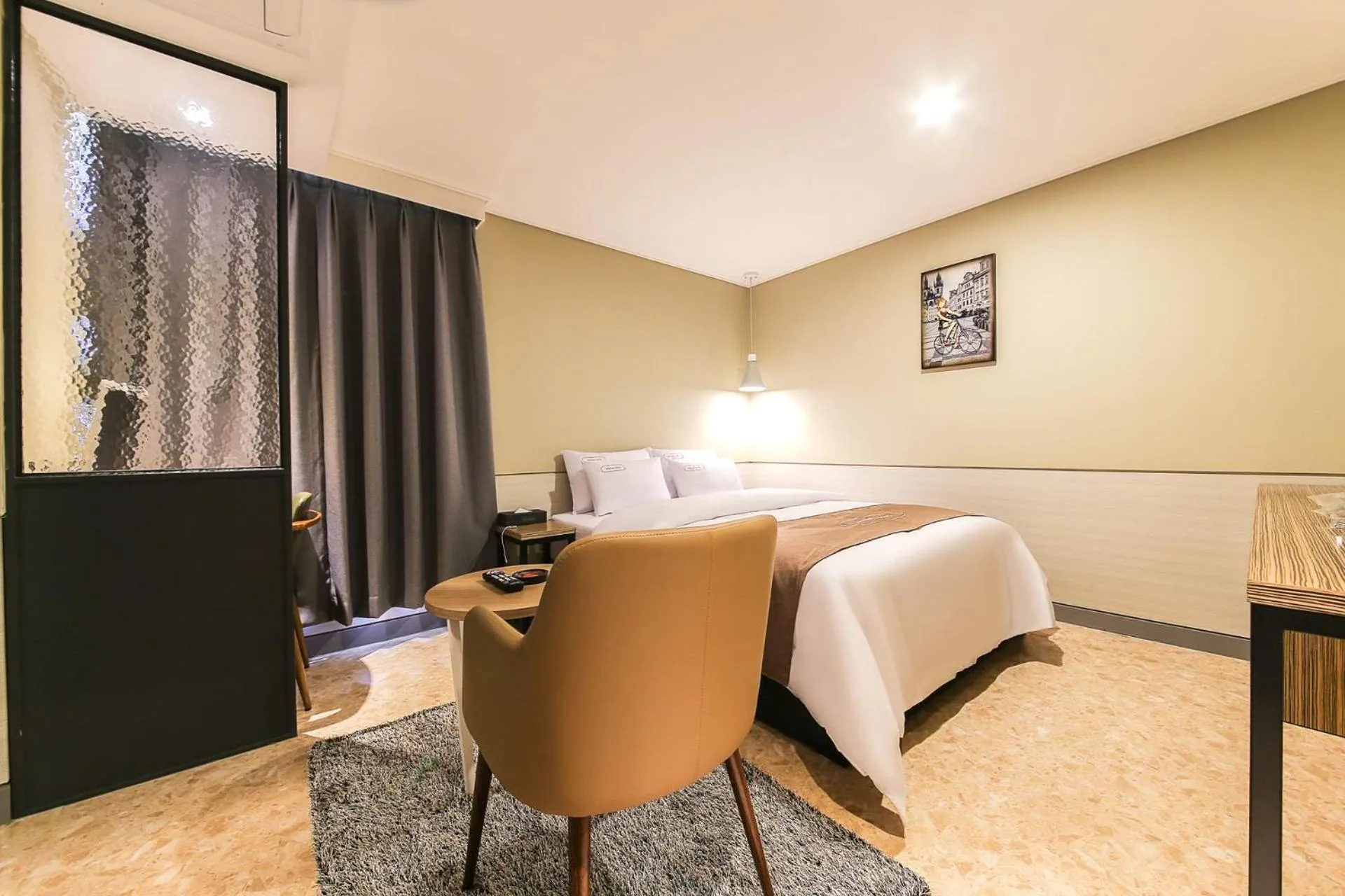 Bed in Docking Hotel