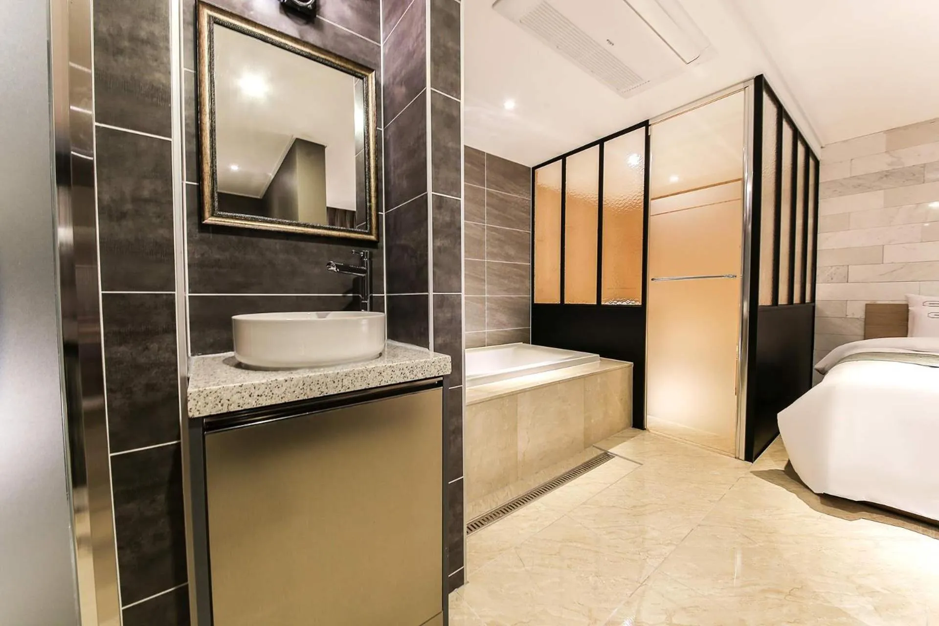 Bed in Docking Hotel