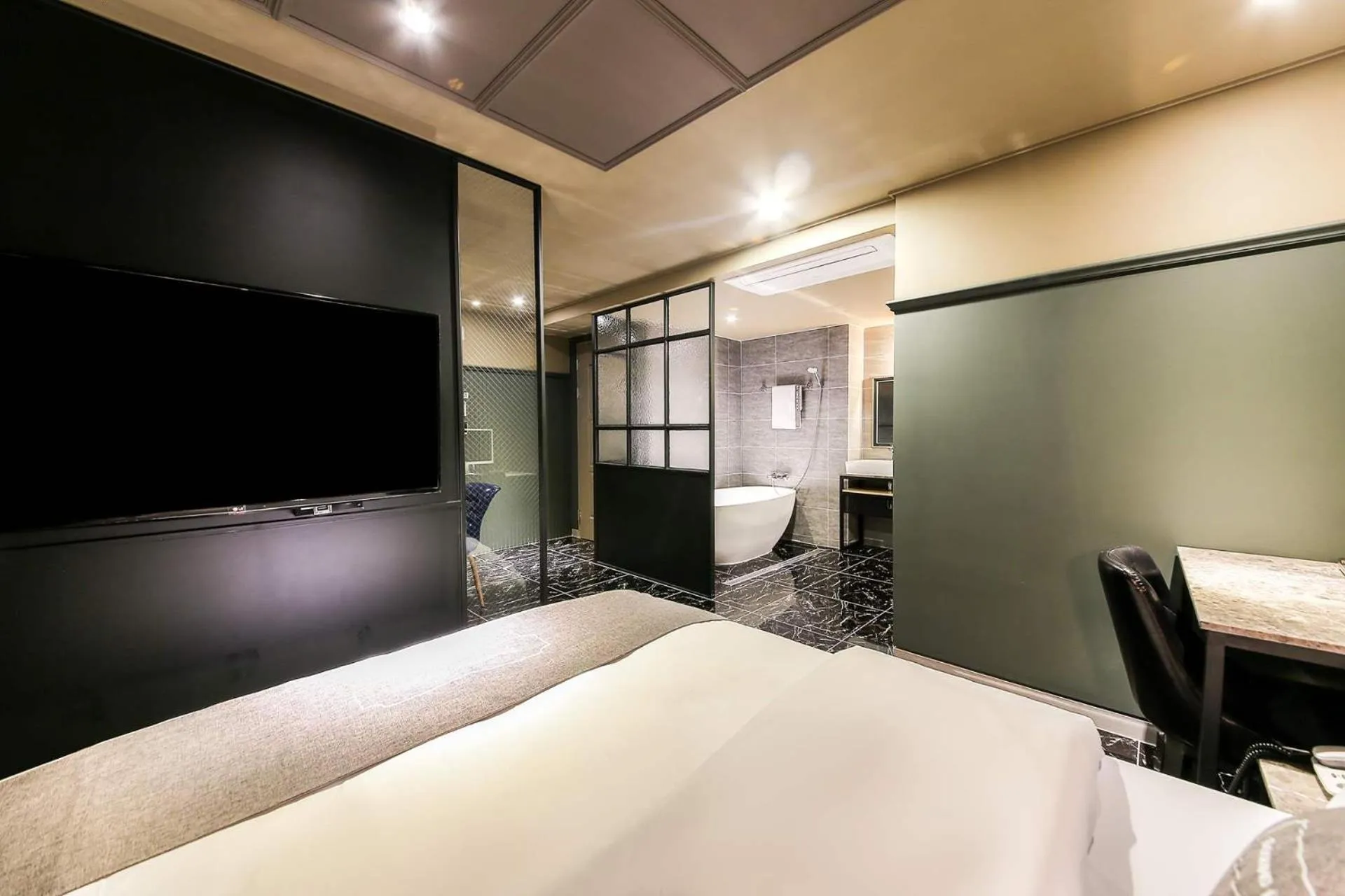 Bed in Docking Hotel