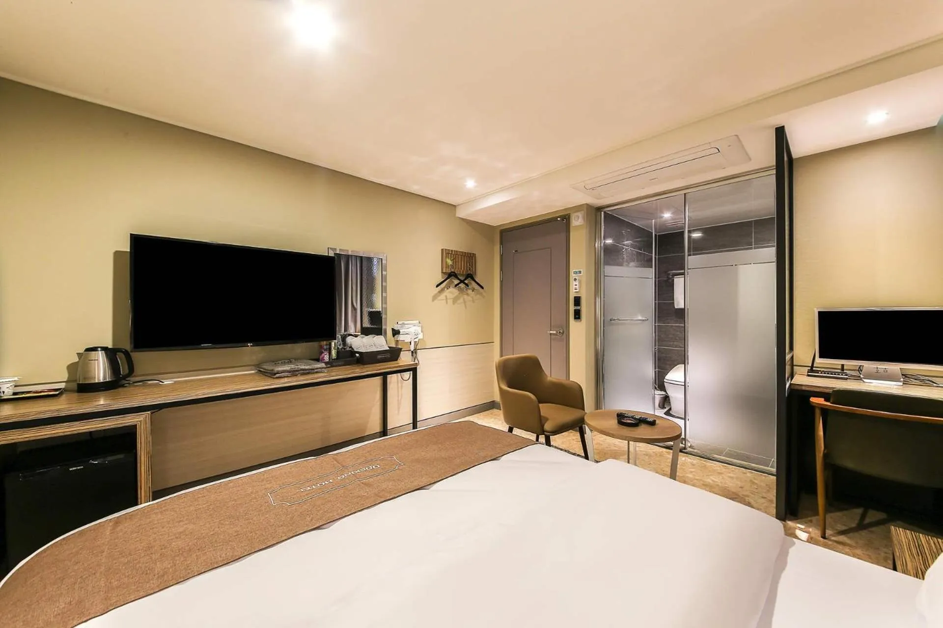 Bed in Docking Hotel