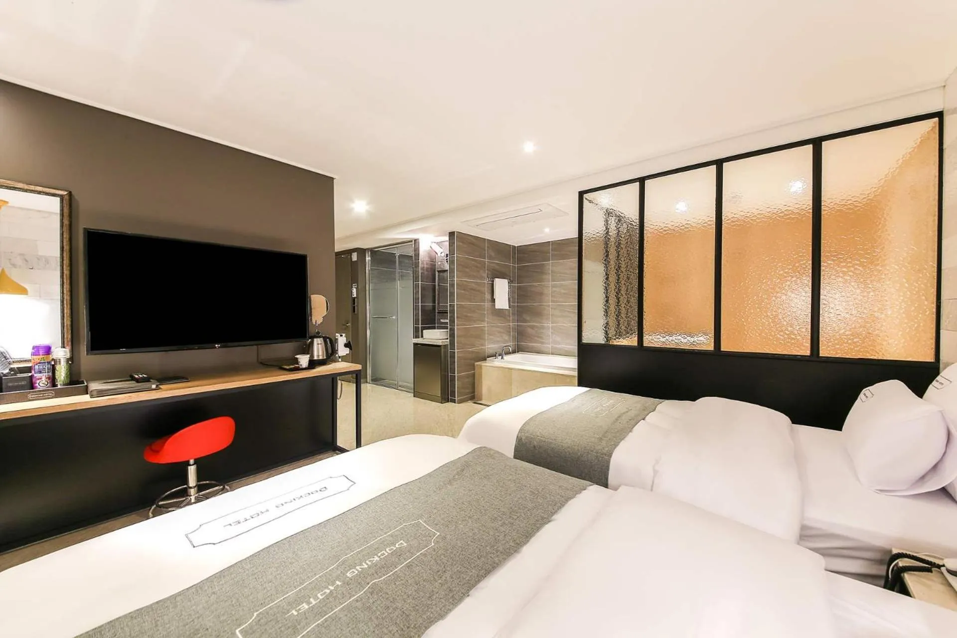 Bed in Docking Hotel