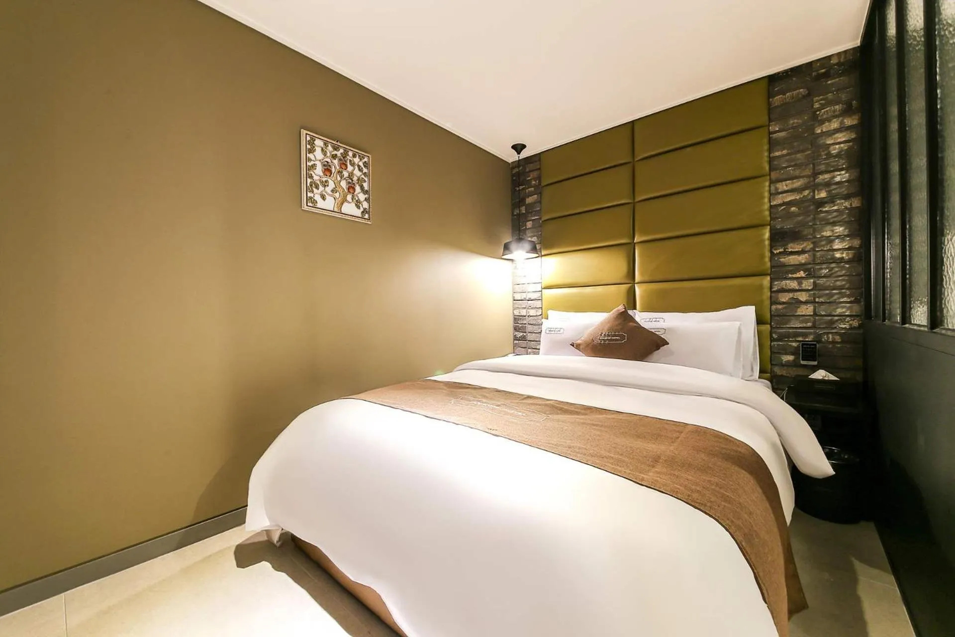 Bed in Docking Hotel