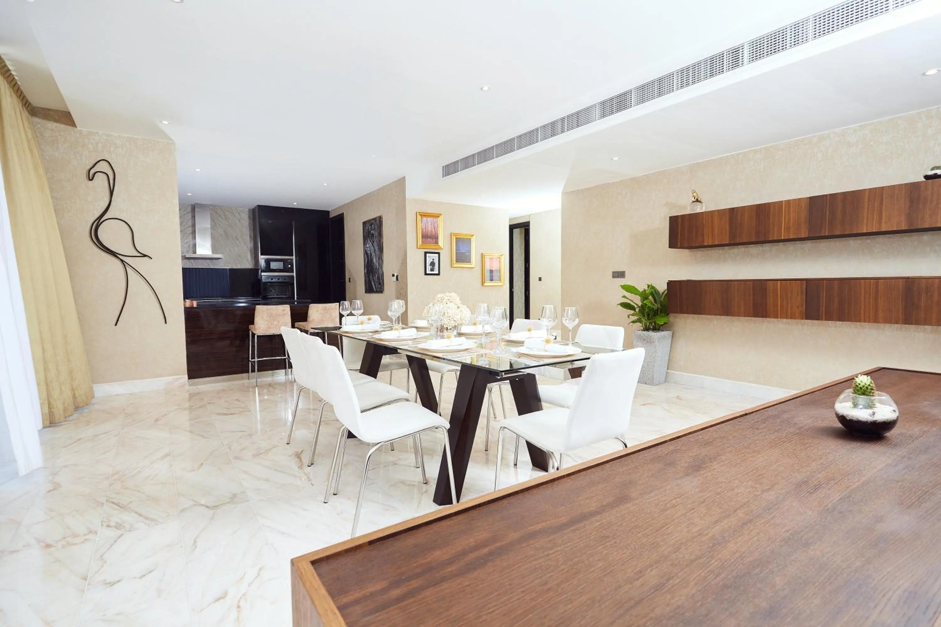 Dining area in Bel Air Crest Hotel & Suites