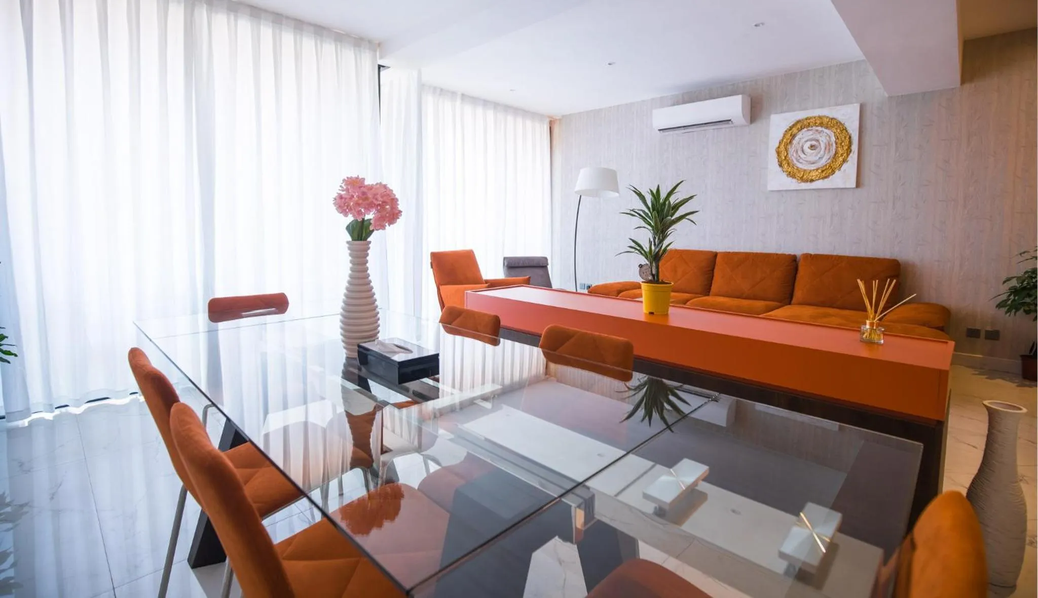 Living room in Bel Air Crest Hotel & Suites