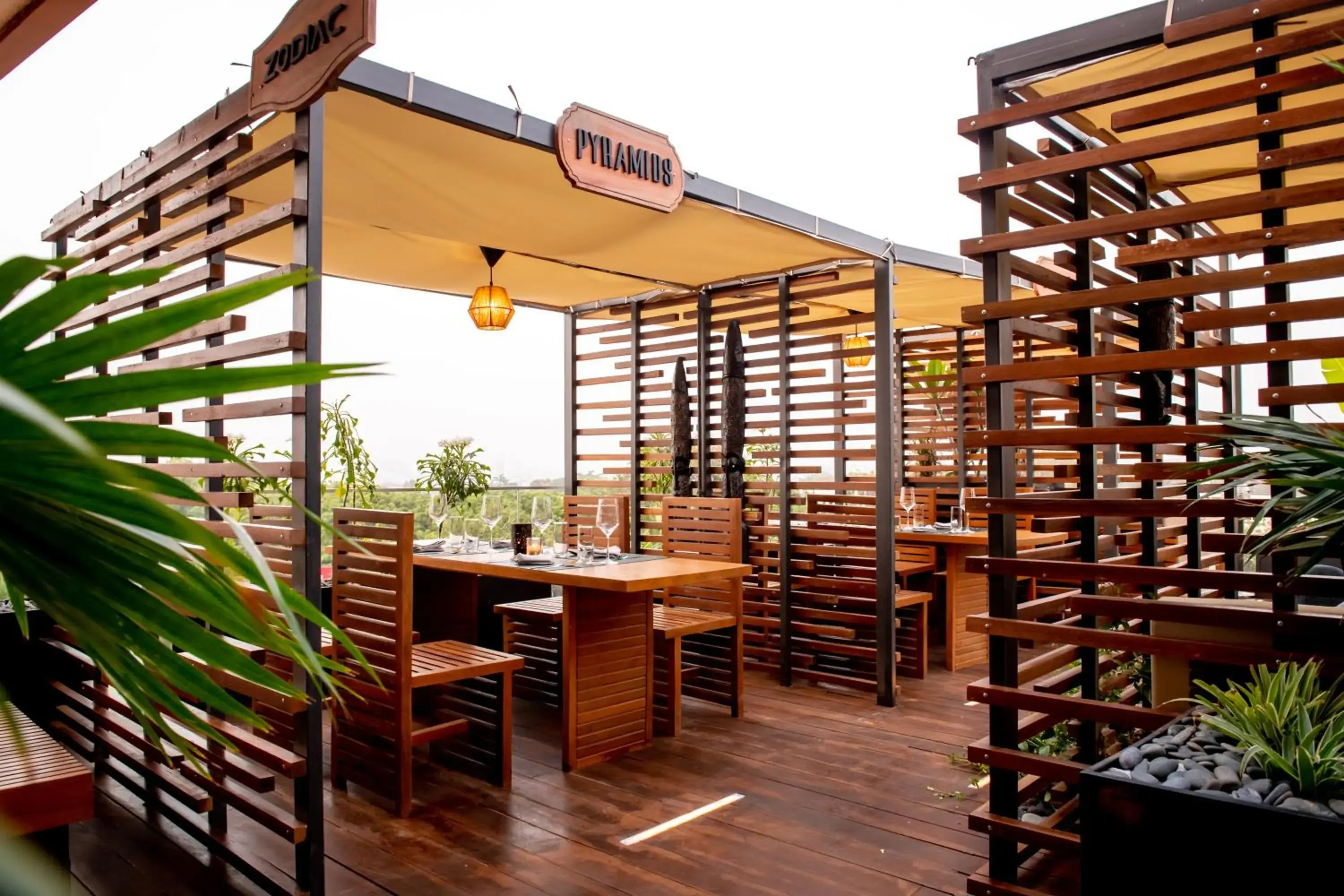 Restaurant/places to eat in Bel Air Crest Hotel & Suites Restaurant/places to eat in Bel Air Crest Hotel & Suites