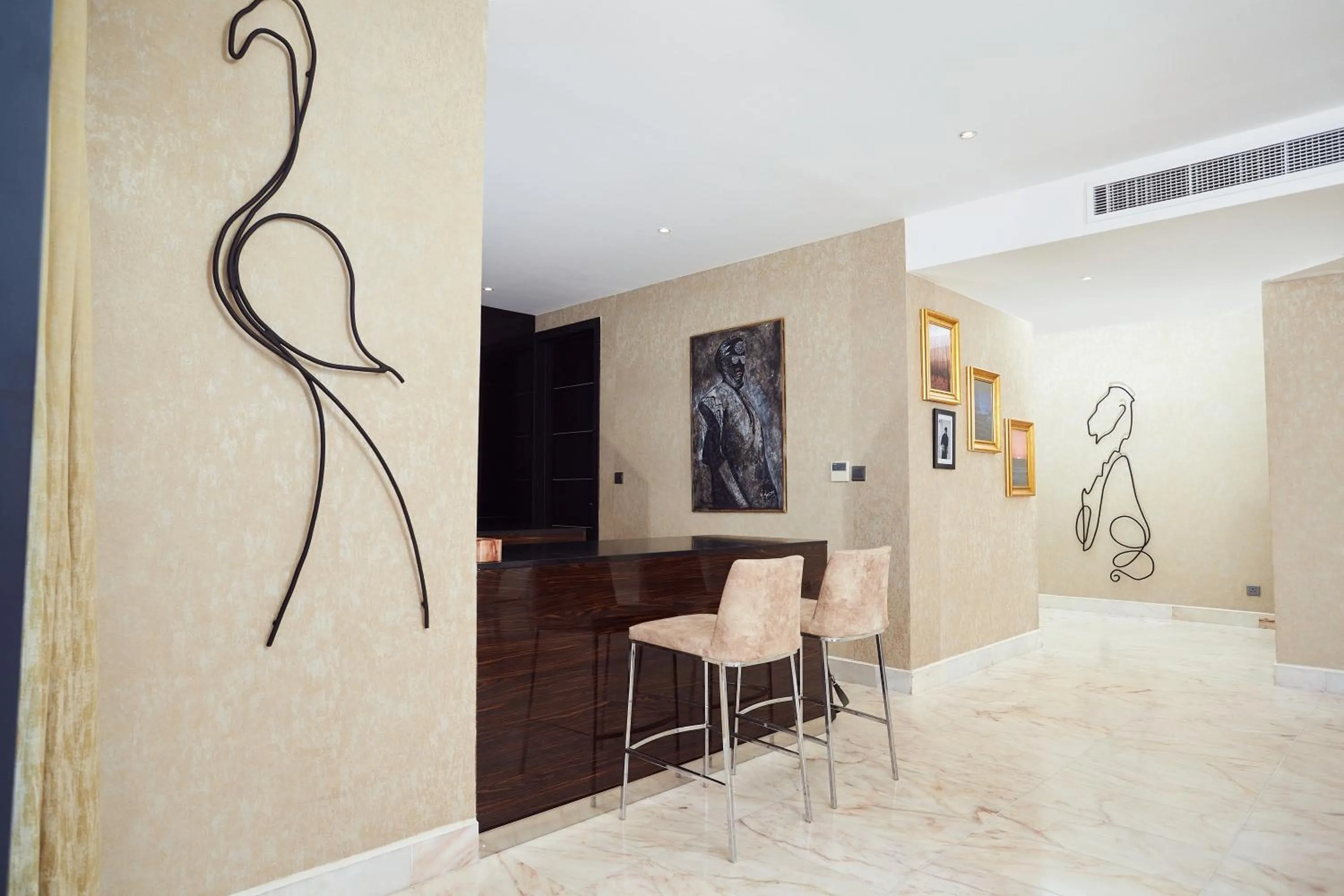 Seating area in Bel Air Crest Hotel & Suites