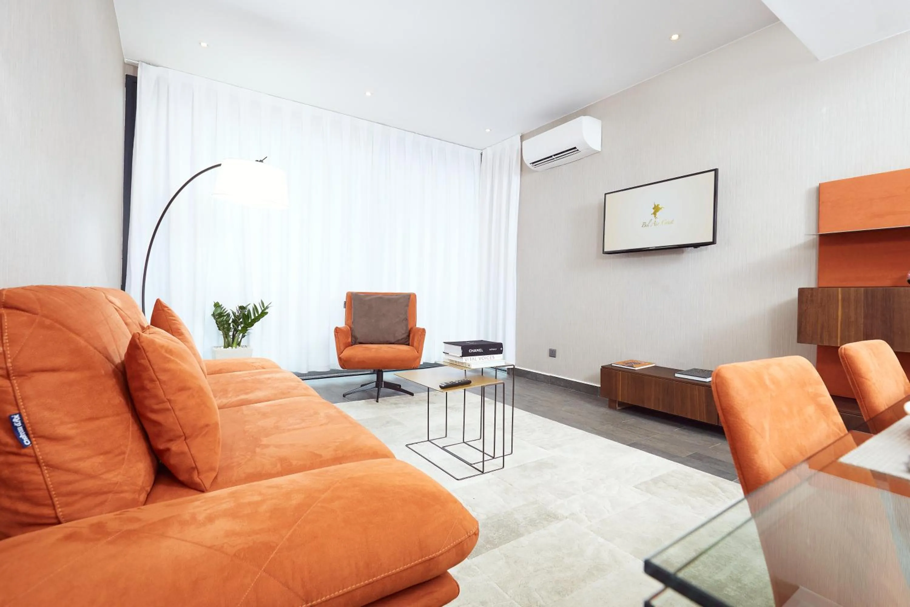 Living room in Bel Air Crest Hotel & Suites