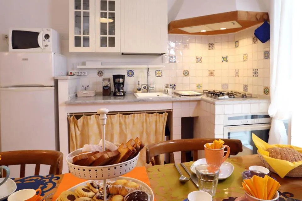 Kitchen or kitchenette in Tata B&B