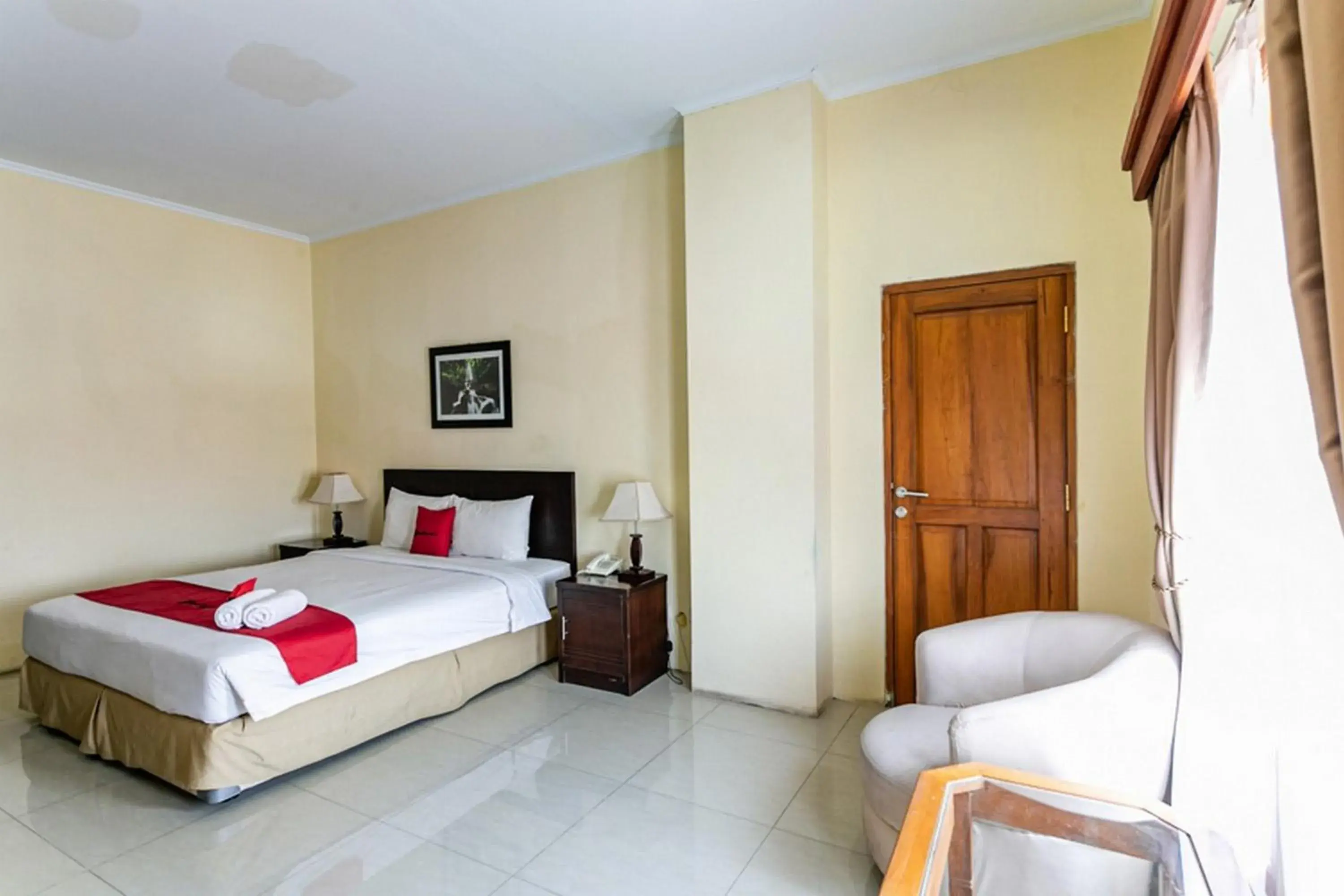 Bedroom, Bed in RedDoorz Plus near Alun Alun Karanganyar Bedroom, Bed in RedDoorz Plus near Alun Alun Karanganyar