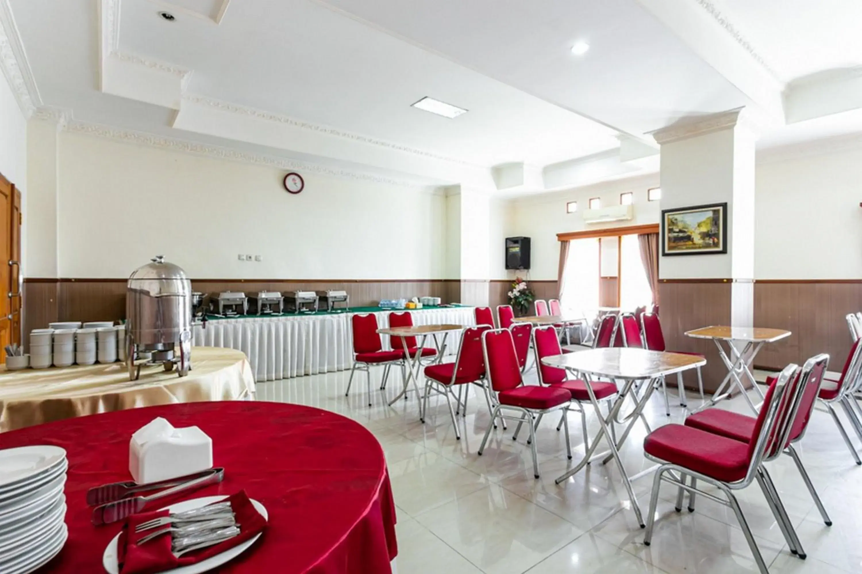 Restaurant/places to eat in RedDoorz Plus near Alun Alun Karanganyar Restaurant/places to eat in RedDoorz Plus near Alun Alun Karanganyar