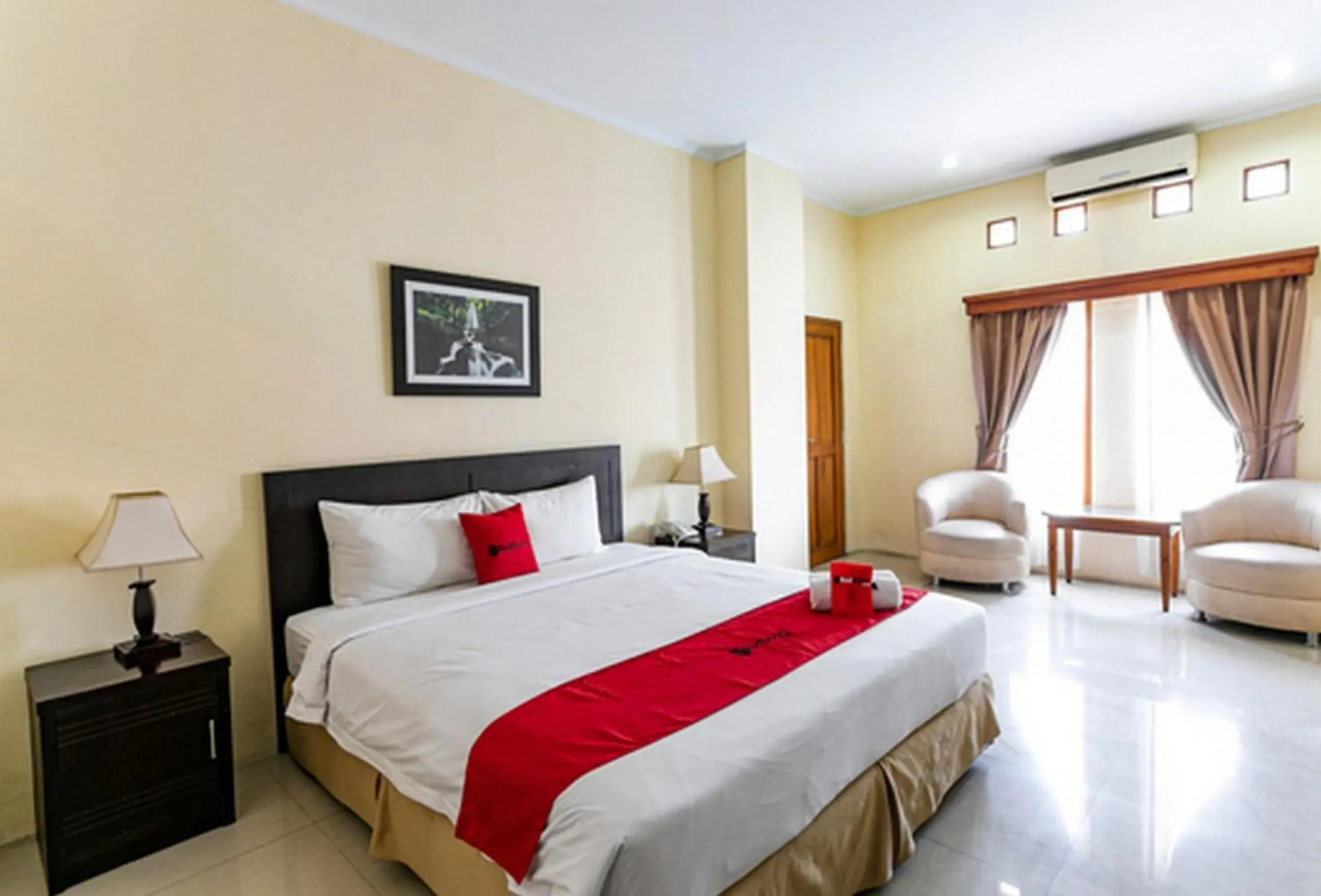 Bedroom, Bed in RedDoorz Plus near Alun Alun Karanganyar Bedroom, Bed in RedDoorz Plus near Alun Alun Karanganyar