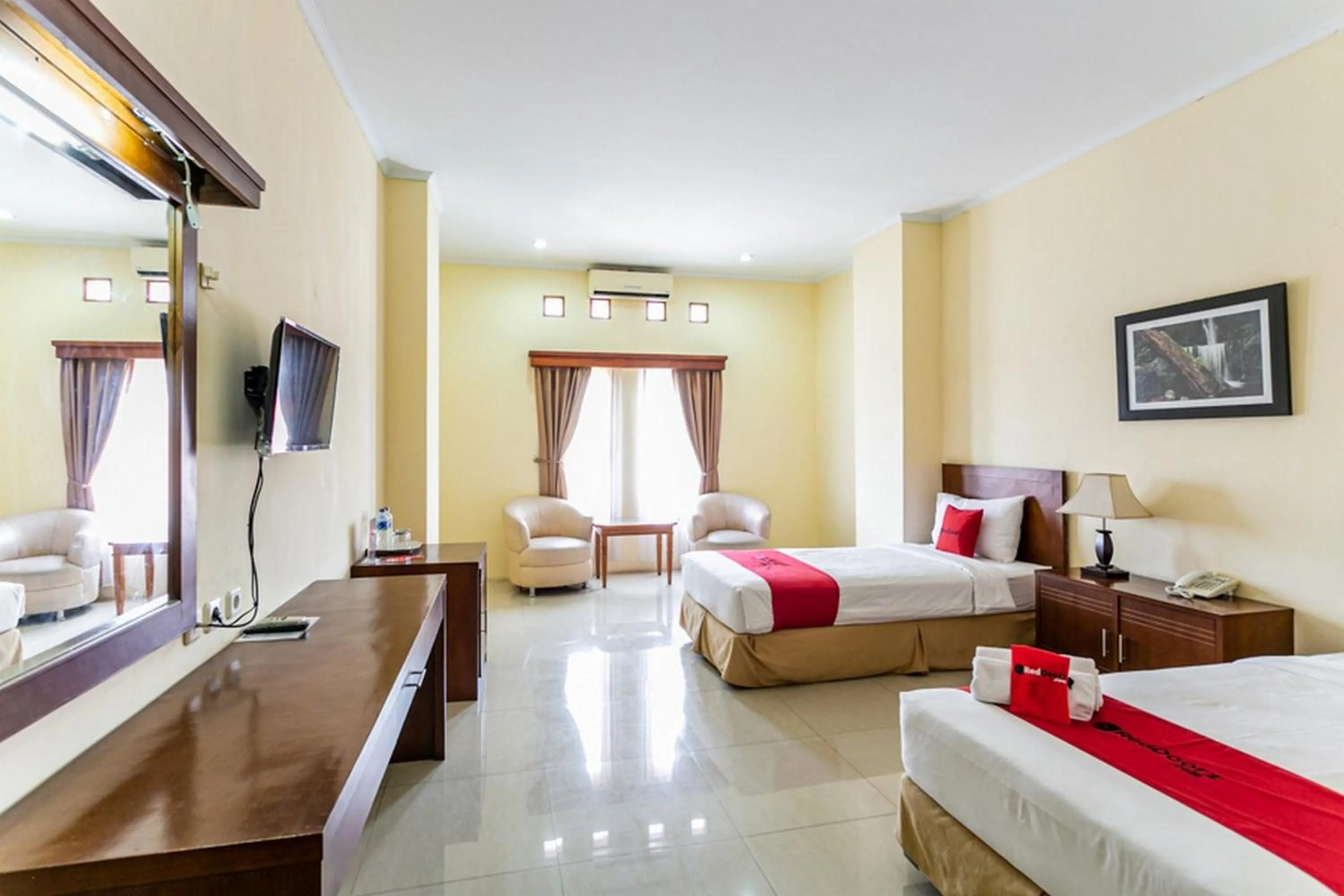 Bedroom, Bed in RedDoorz Plus near Alun Alun Karanganyar