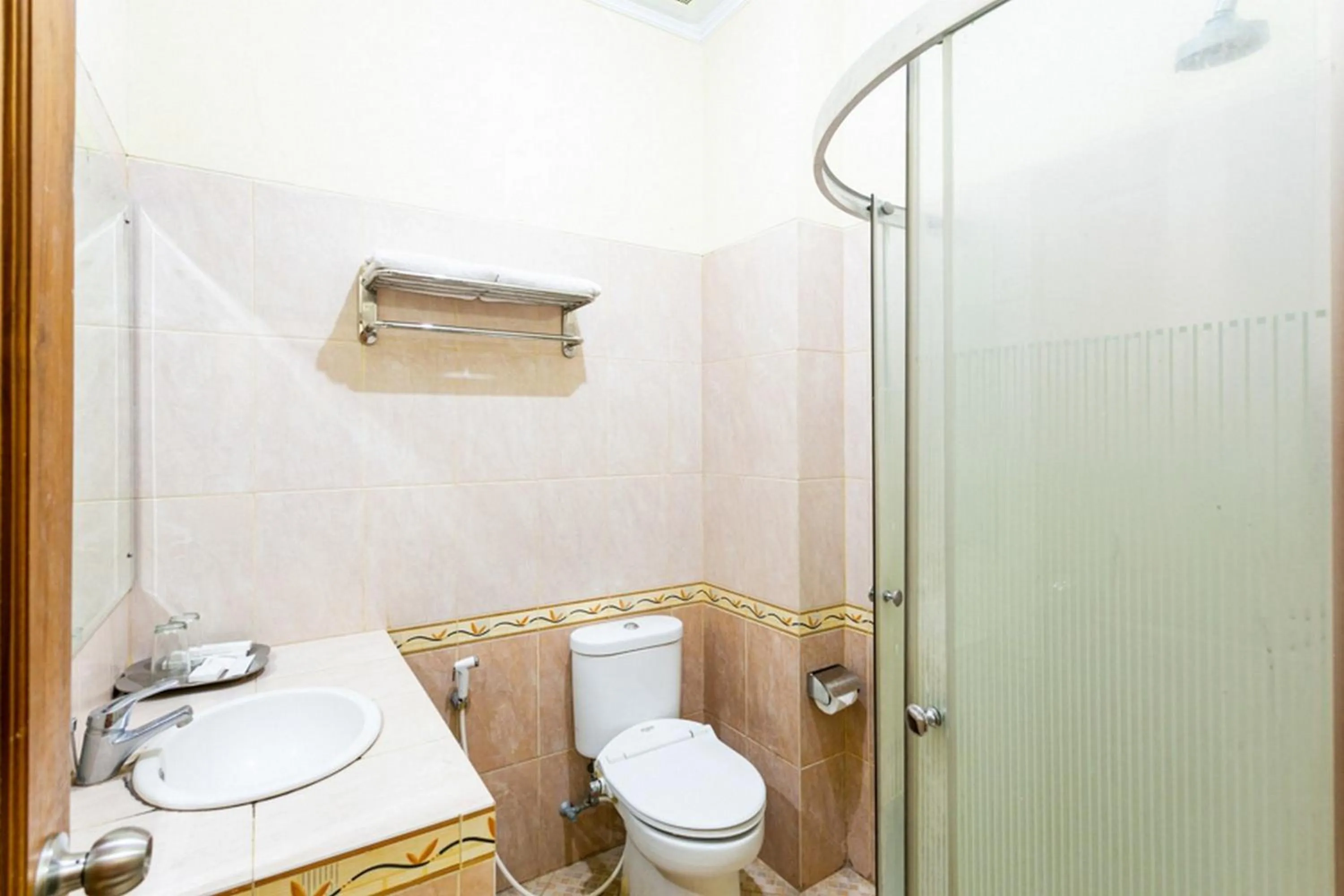 Bathroom in RedDoorz Plus near Alun Alun Karanganyar