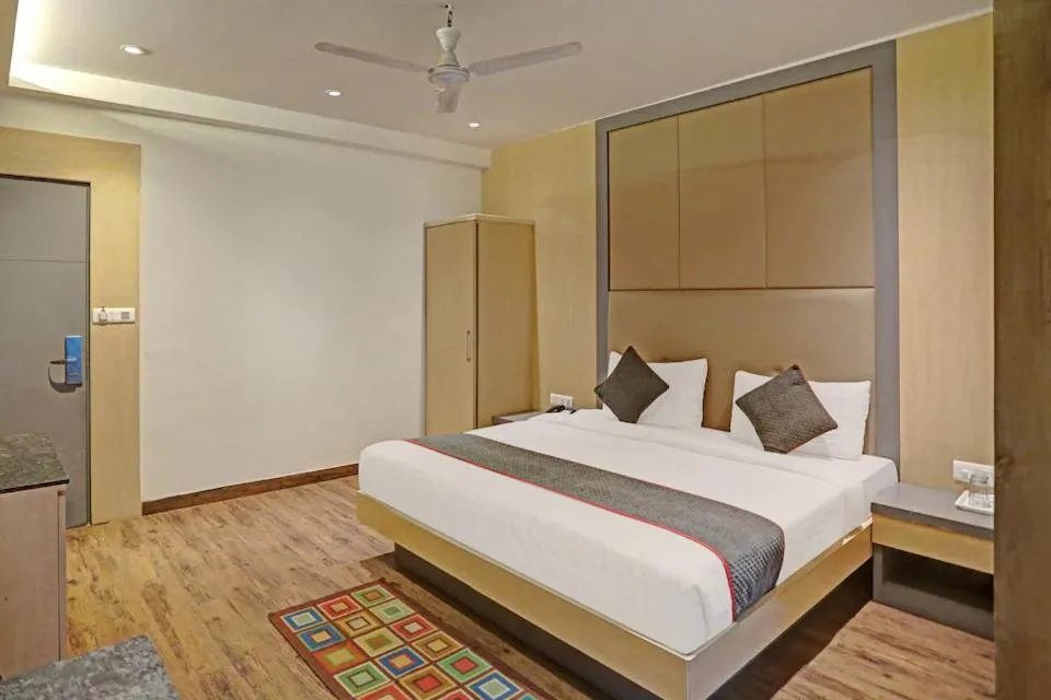 Bed in Hotel Superb 5 Mins Walk From New Delhi Station